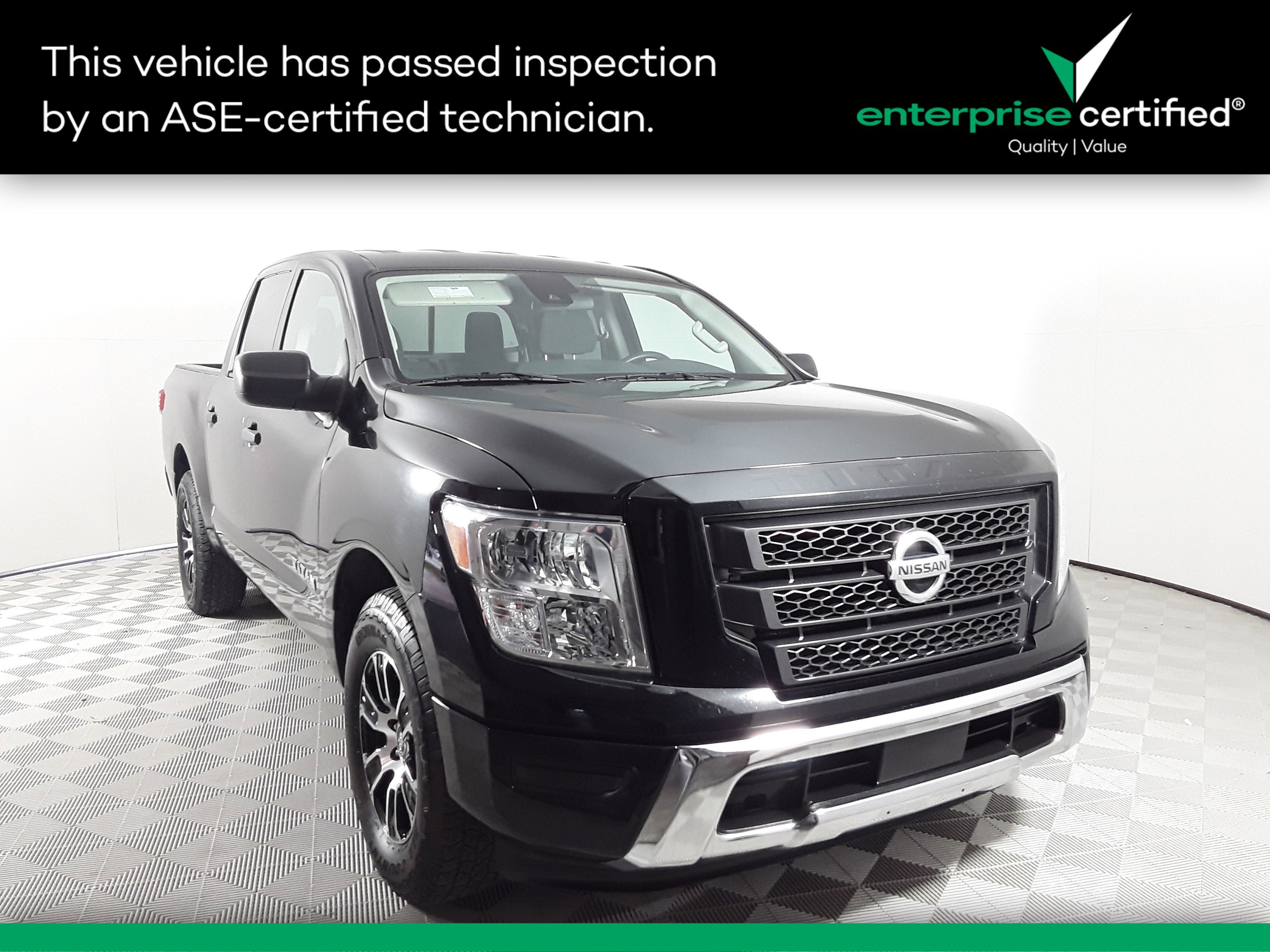 2022 Nissan Titan 4x2 Crew Cab SV