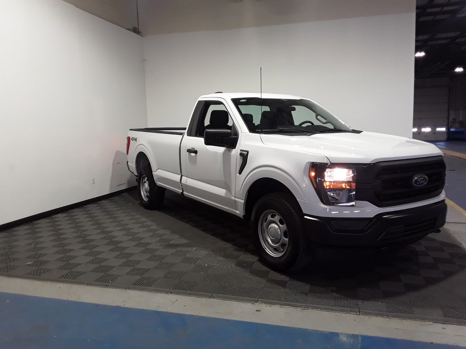 2023 Ford F-150 XL 4WD Reg Cab 8' Box