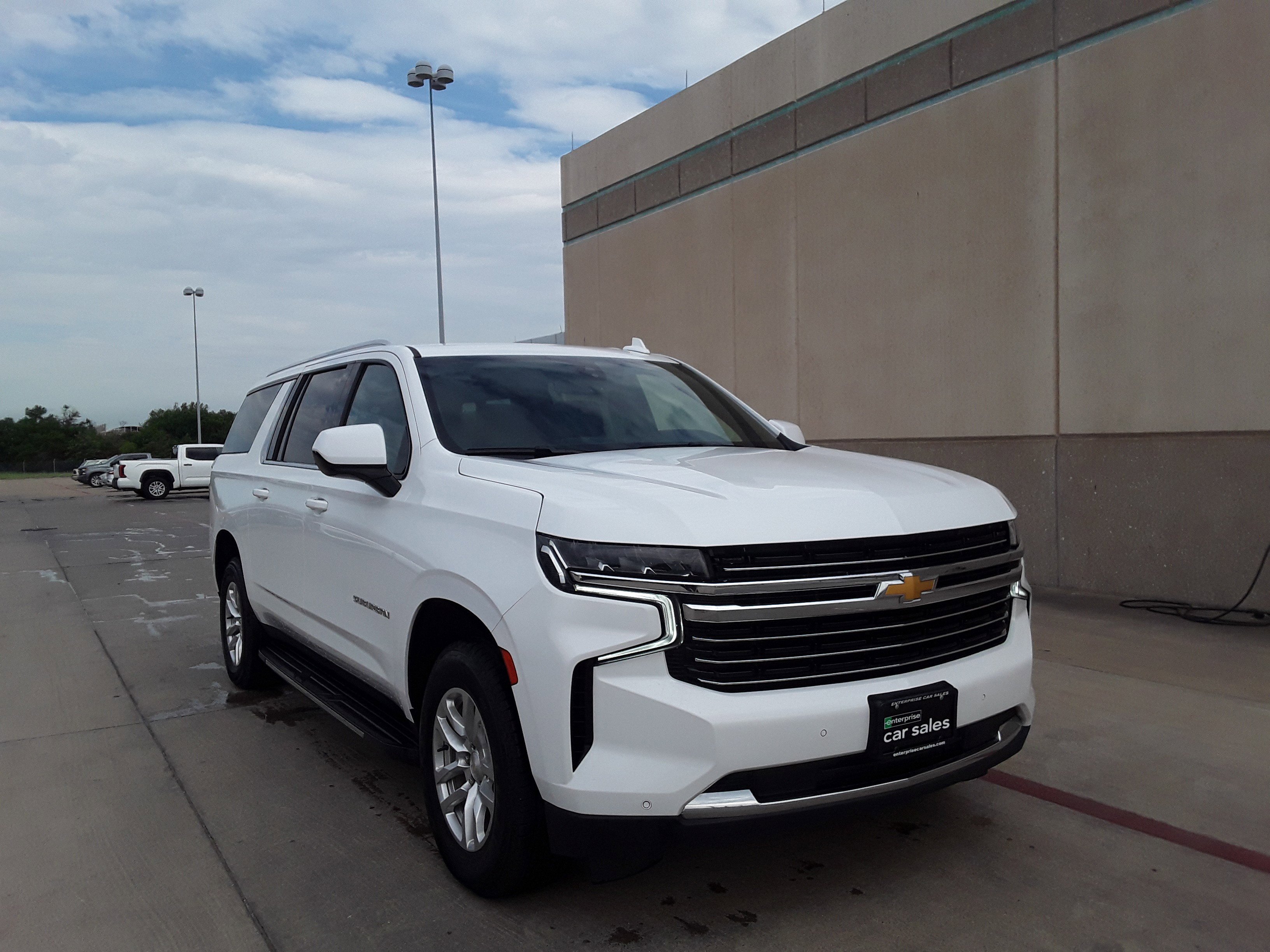 2023 Chevrolet Suburban 4WD 4dr LT