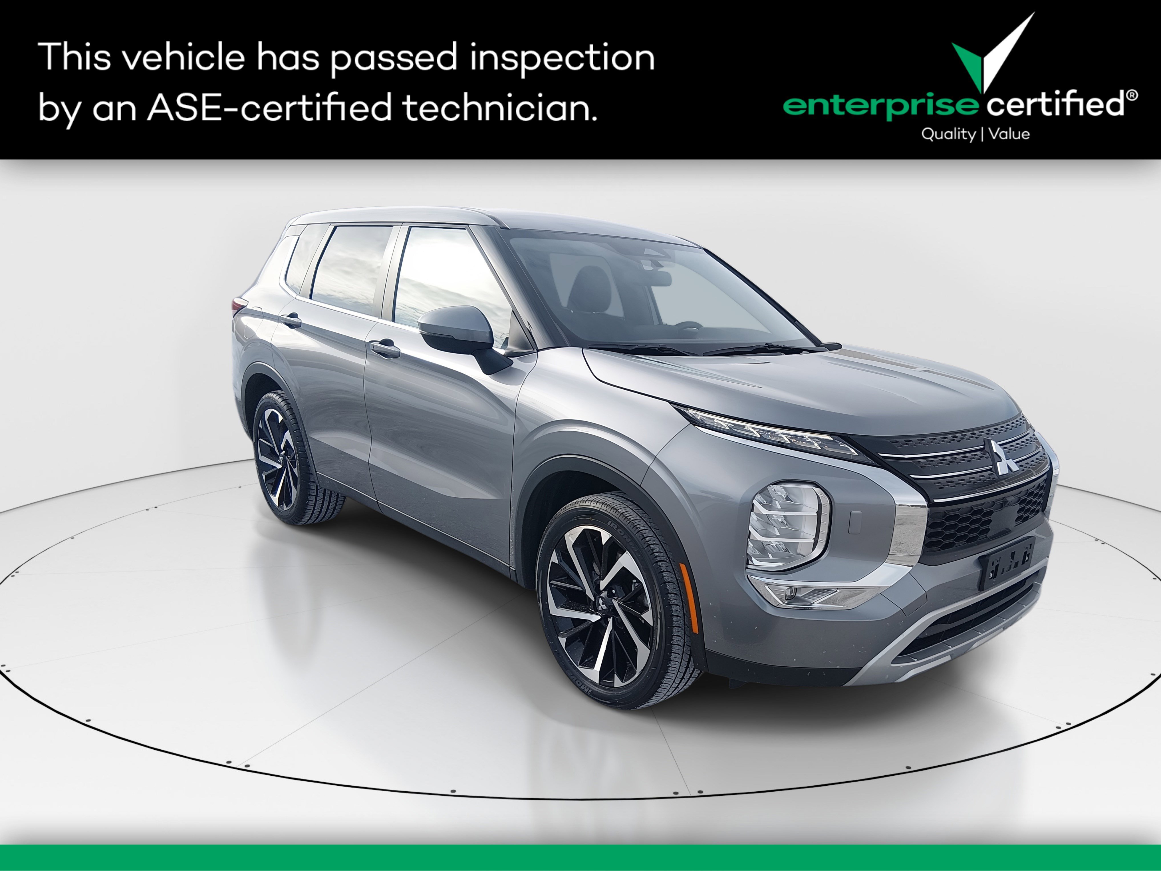 2023 Mitsubishi Outlander SE Special Edition's photo