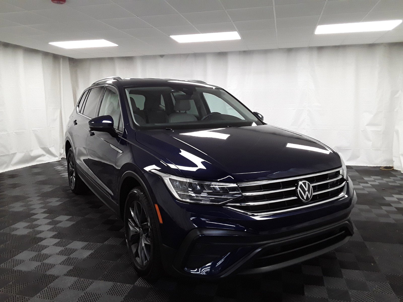 2023 Volkswagen Tiguan 2.0T SE FWD