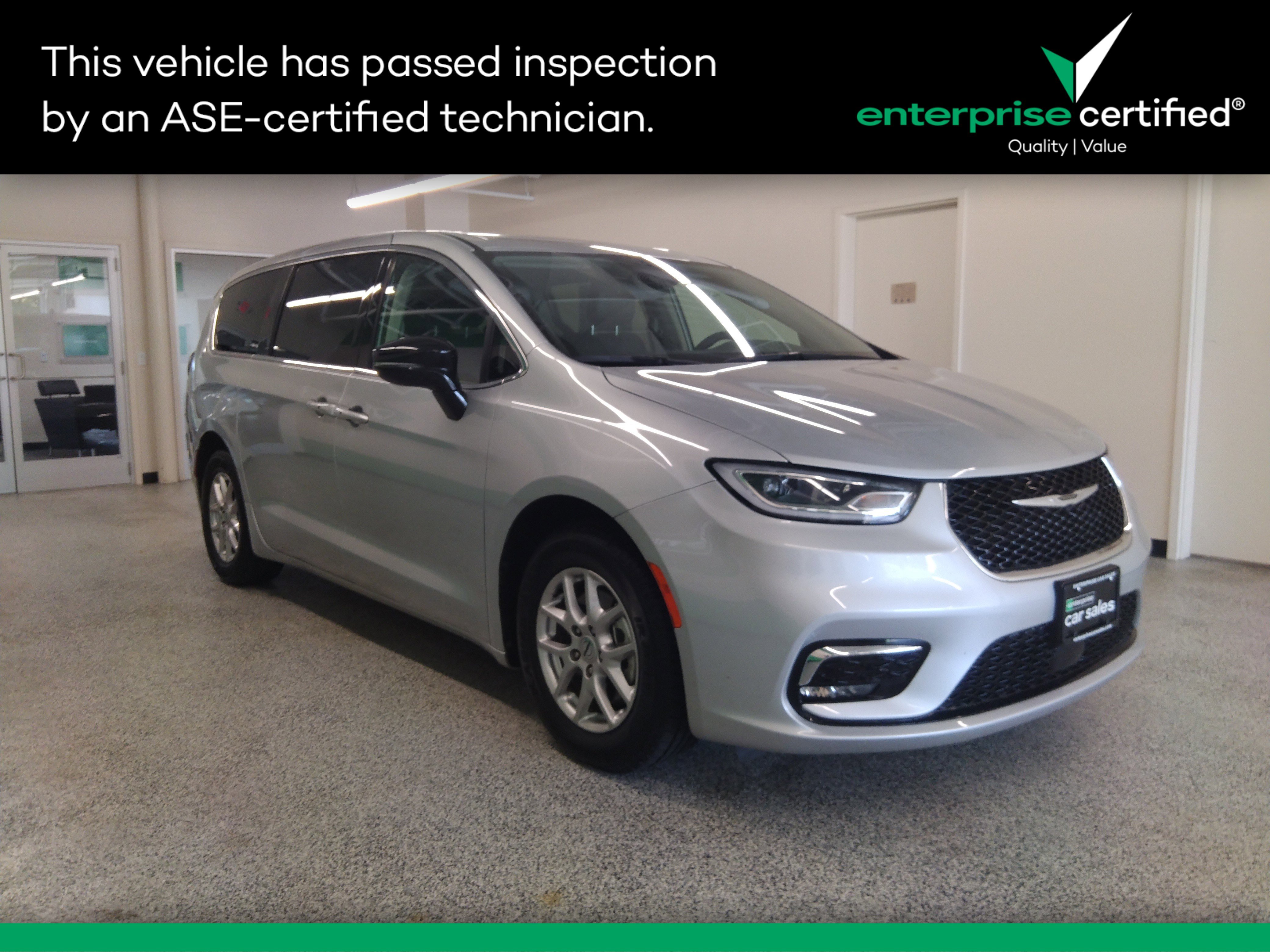 Used 2024 Chrysler Pacifica Touring L FWD