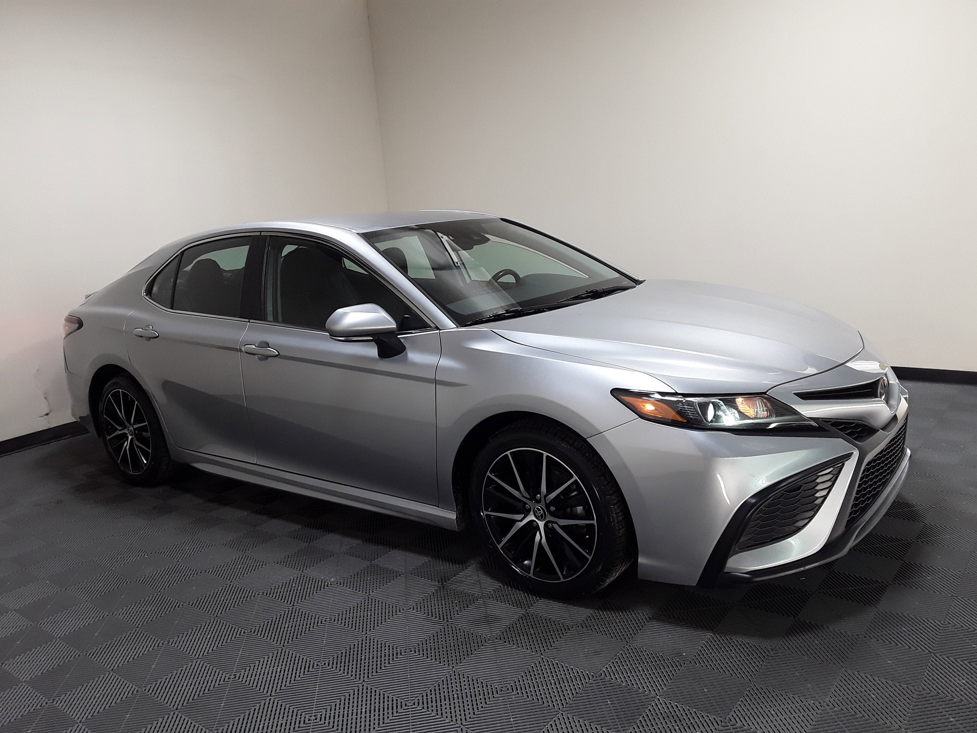 2023 Toyota Camry SE Auto