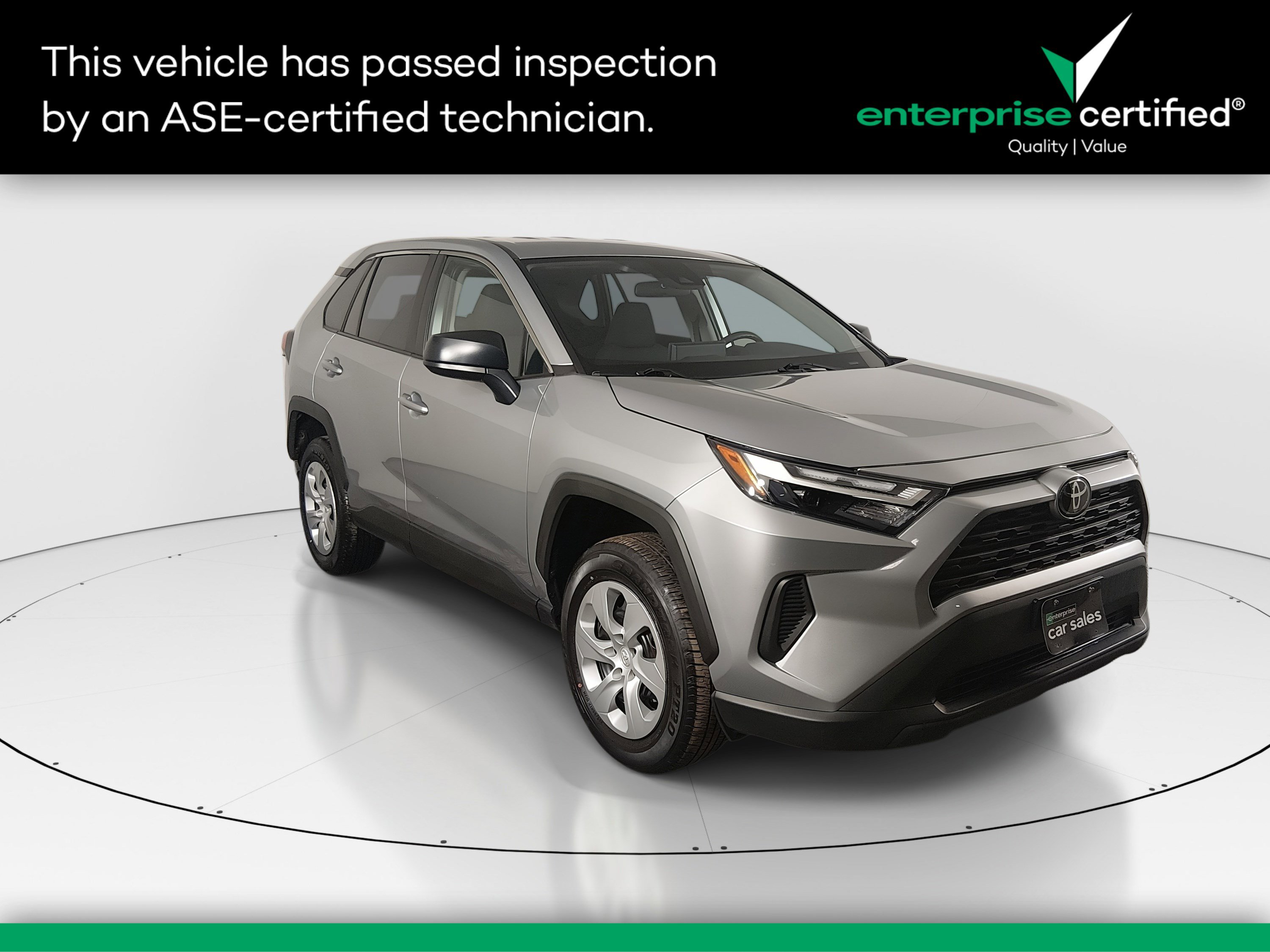 2025 Toyota RAV4 LE's photo