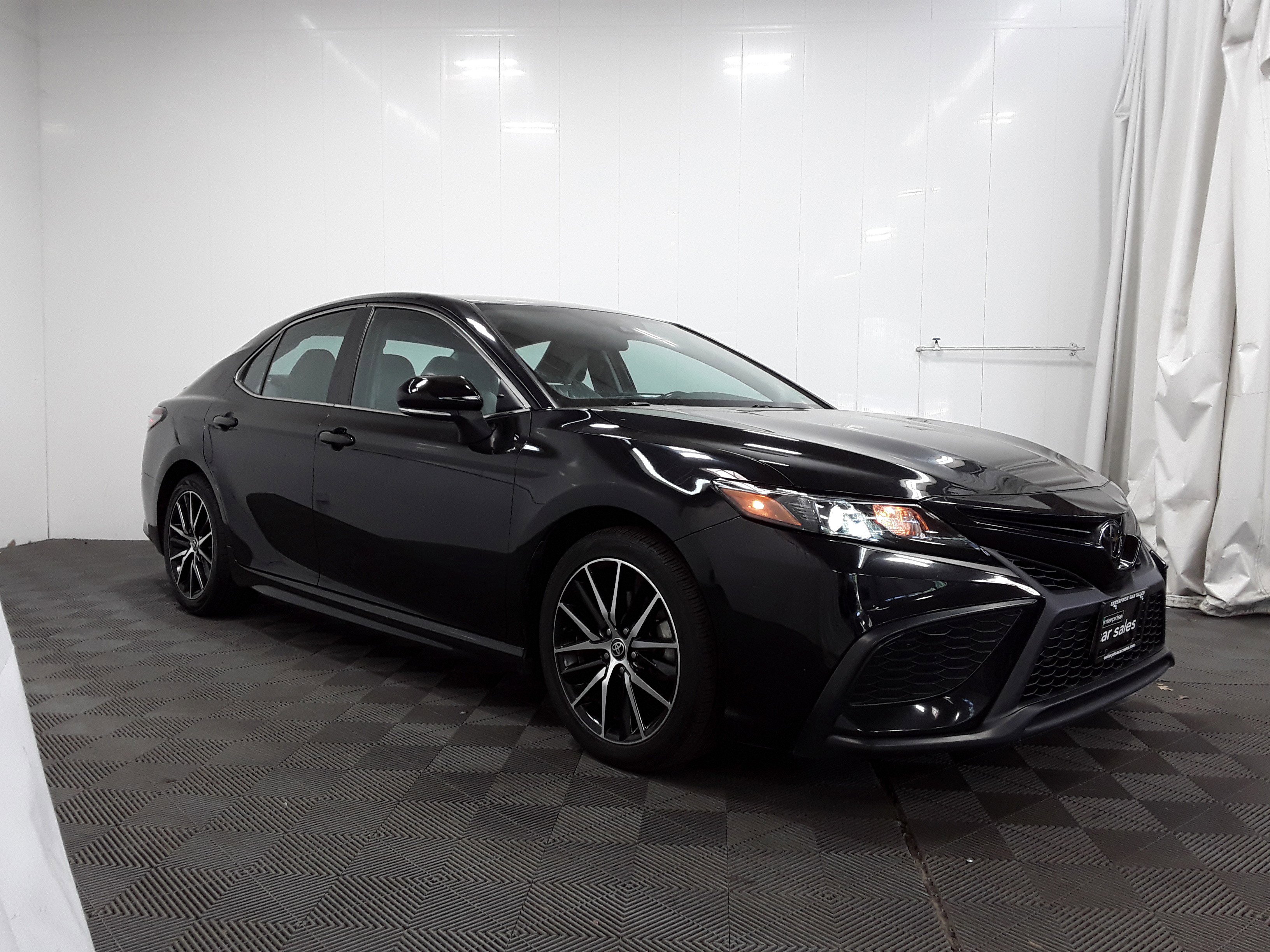 2023 Toyota Camry SE Auto