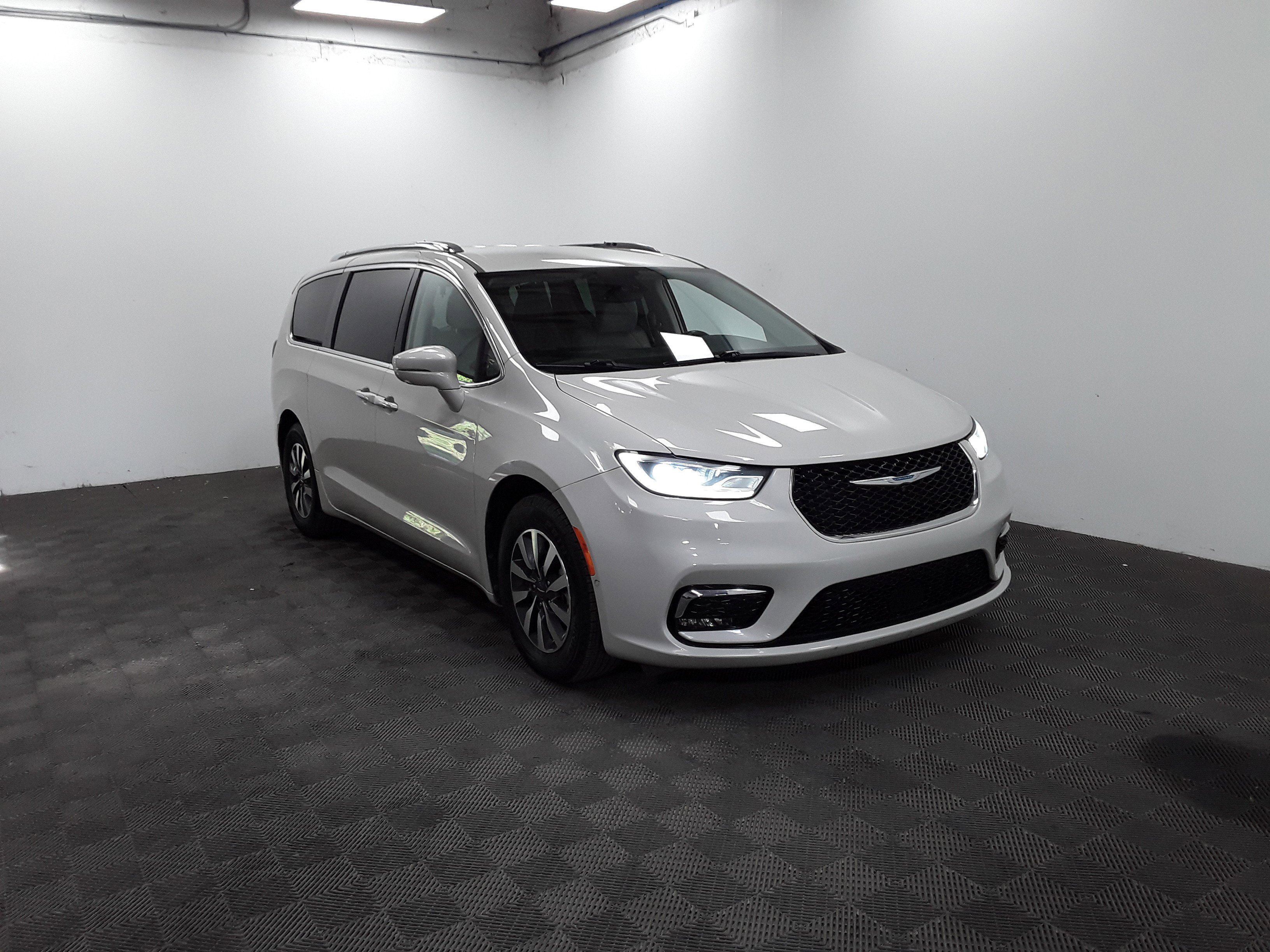 2021 Chrysler Pacifica Hybrid Touring L FWD