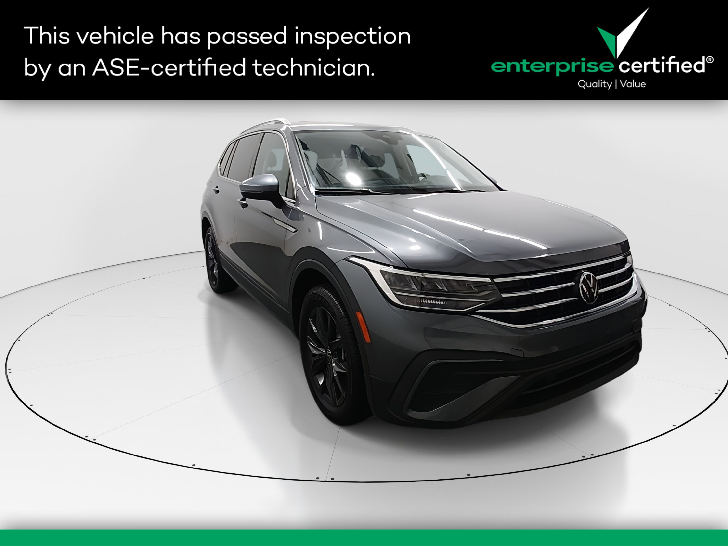 2024 Volkswagen Tiguan SE's photo