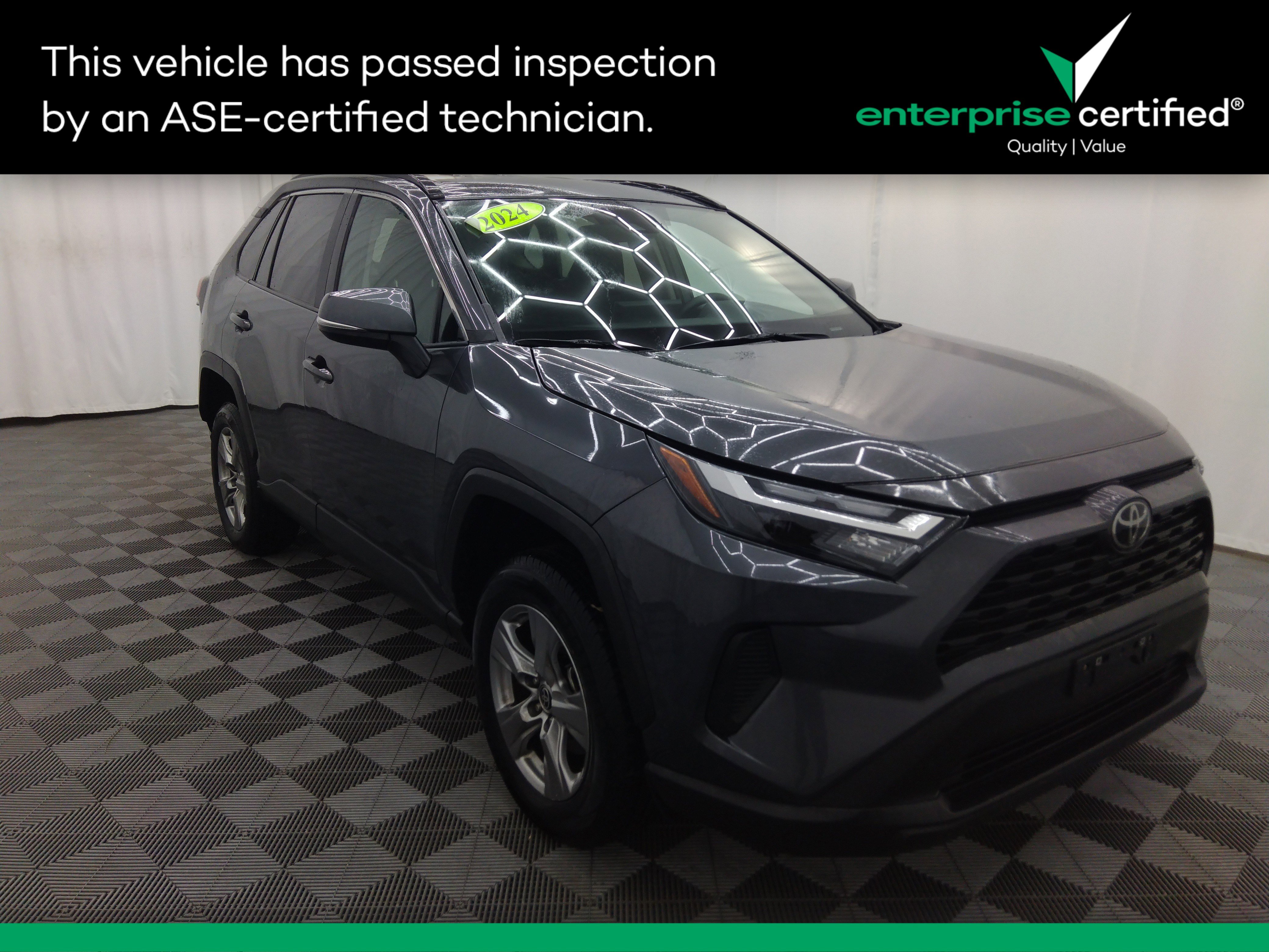 2024 Toyota RAV4 XLE's photo