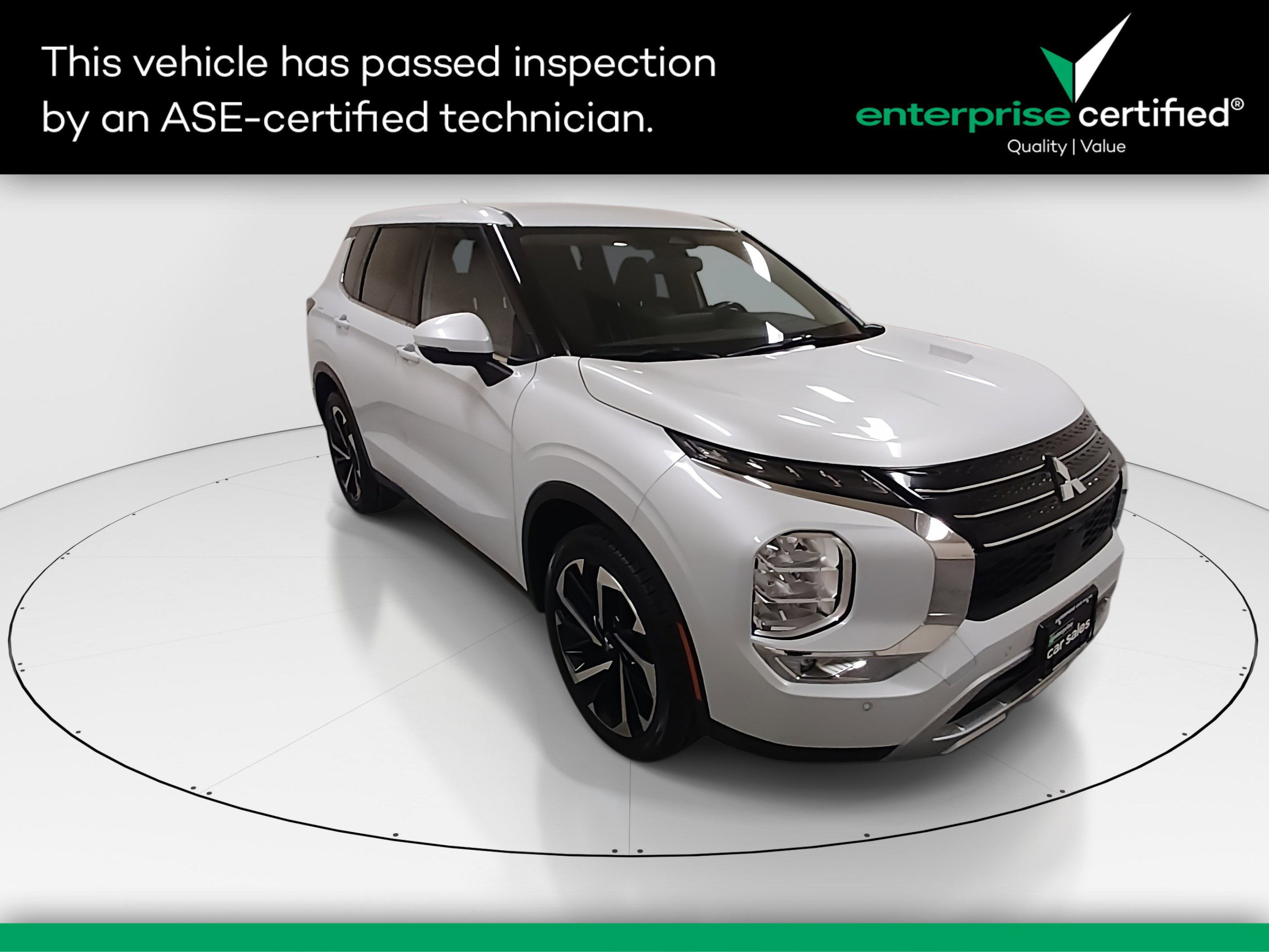 2024 Mitsubishi Outlander SE's photo