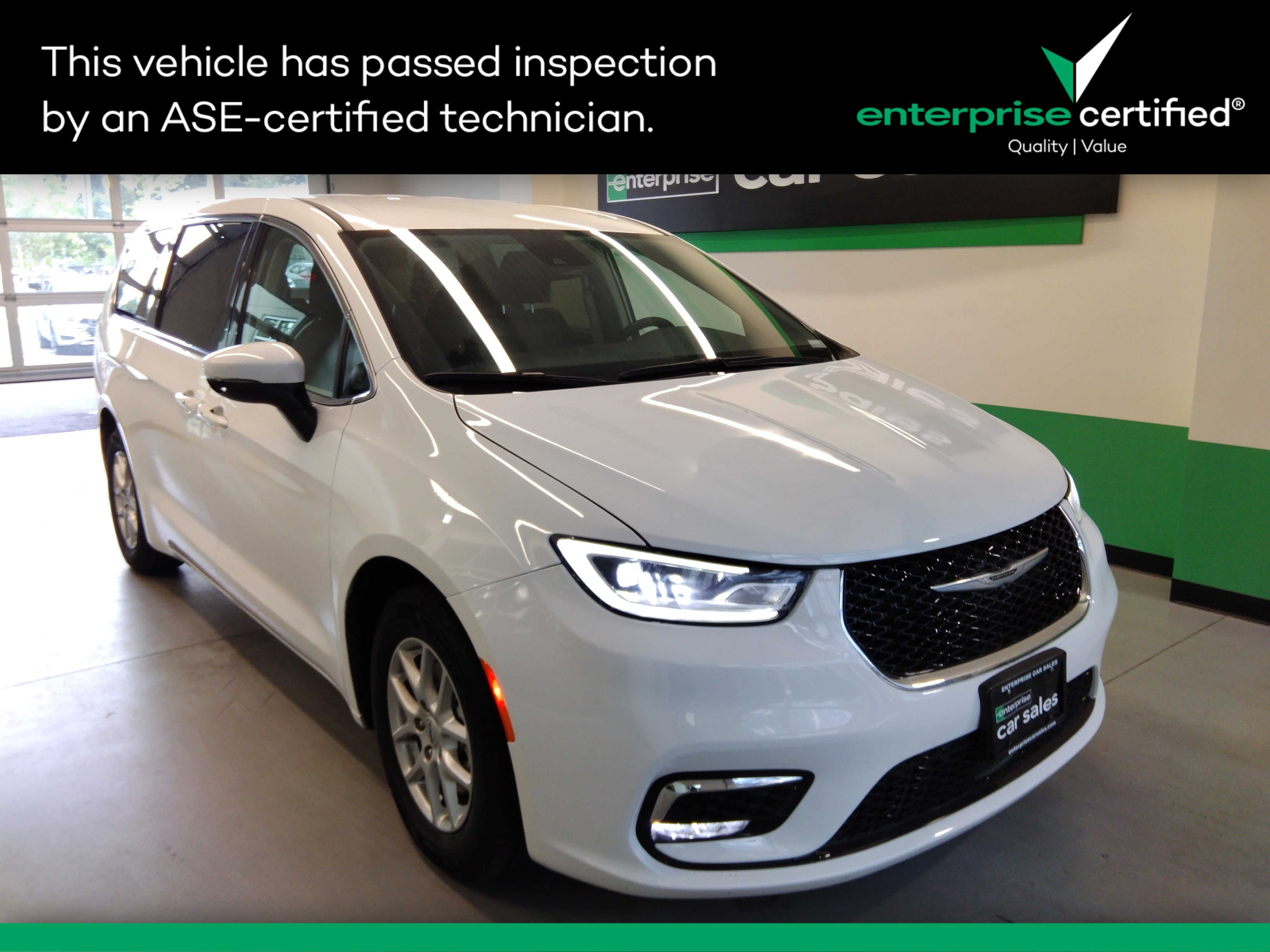 2023 Chrysler Pacifica Touring L's photo