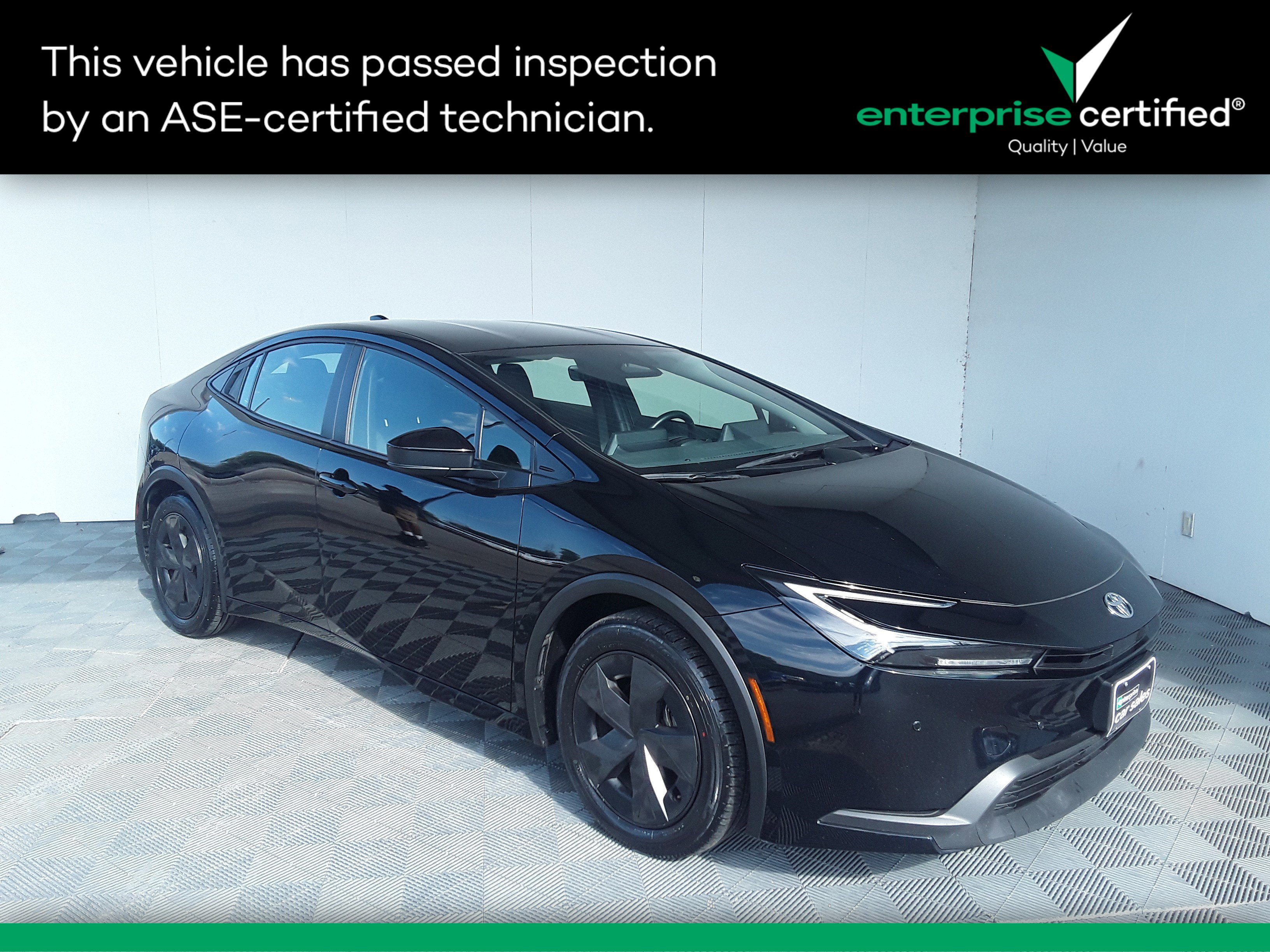 2024 Toyota Prius LE's photo