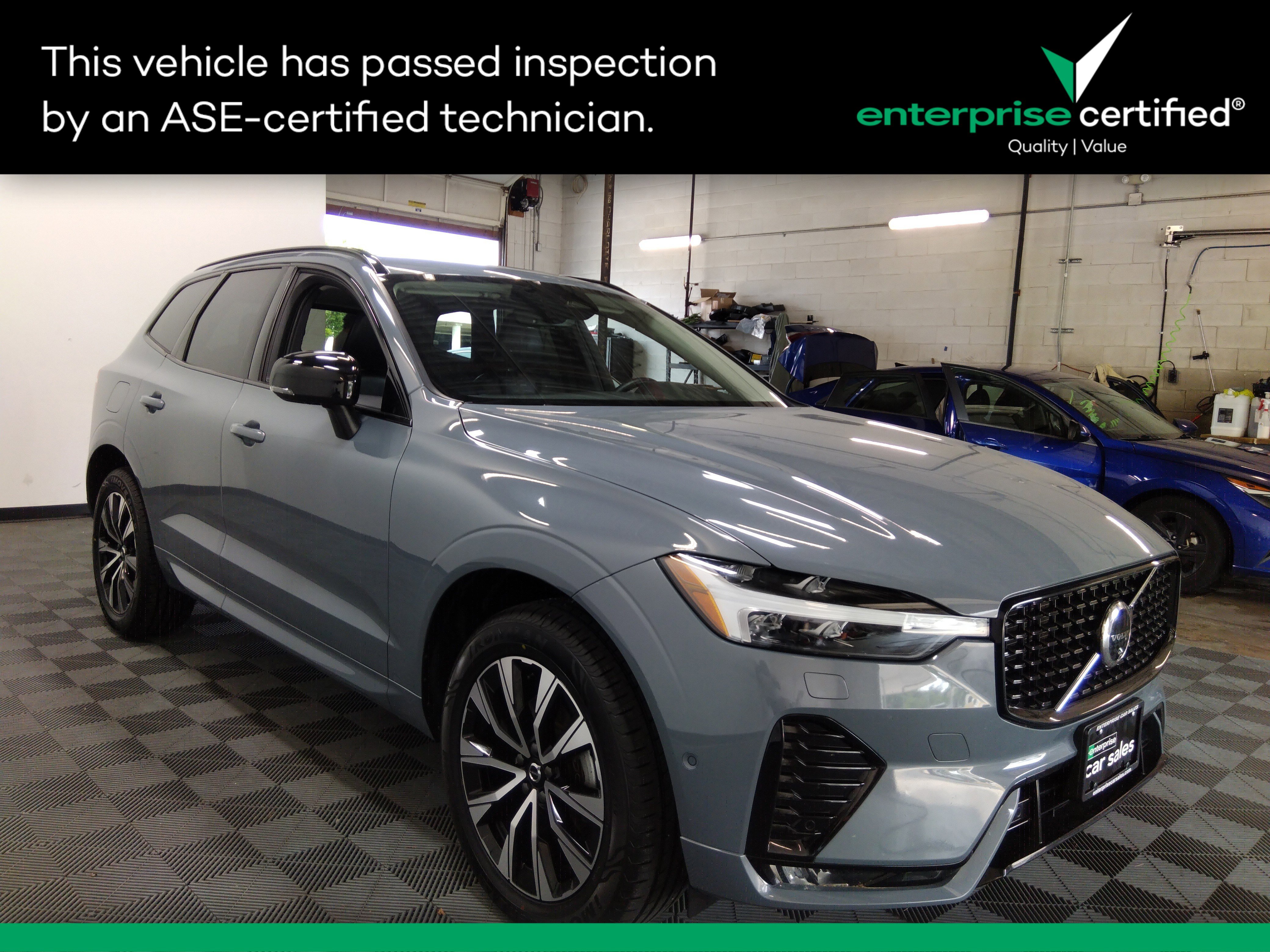 2024 Volvo XC60 B5 AWD Plus Dark Theme