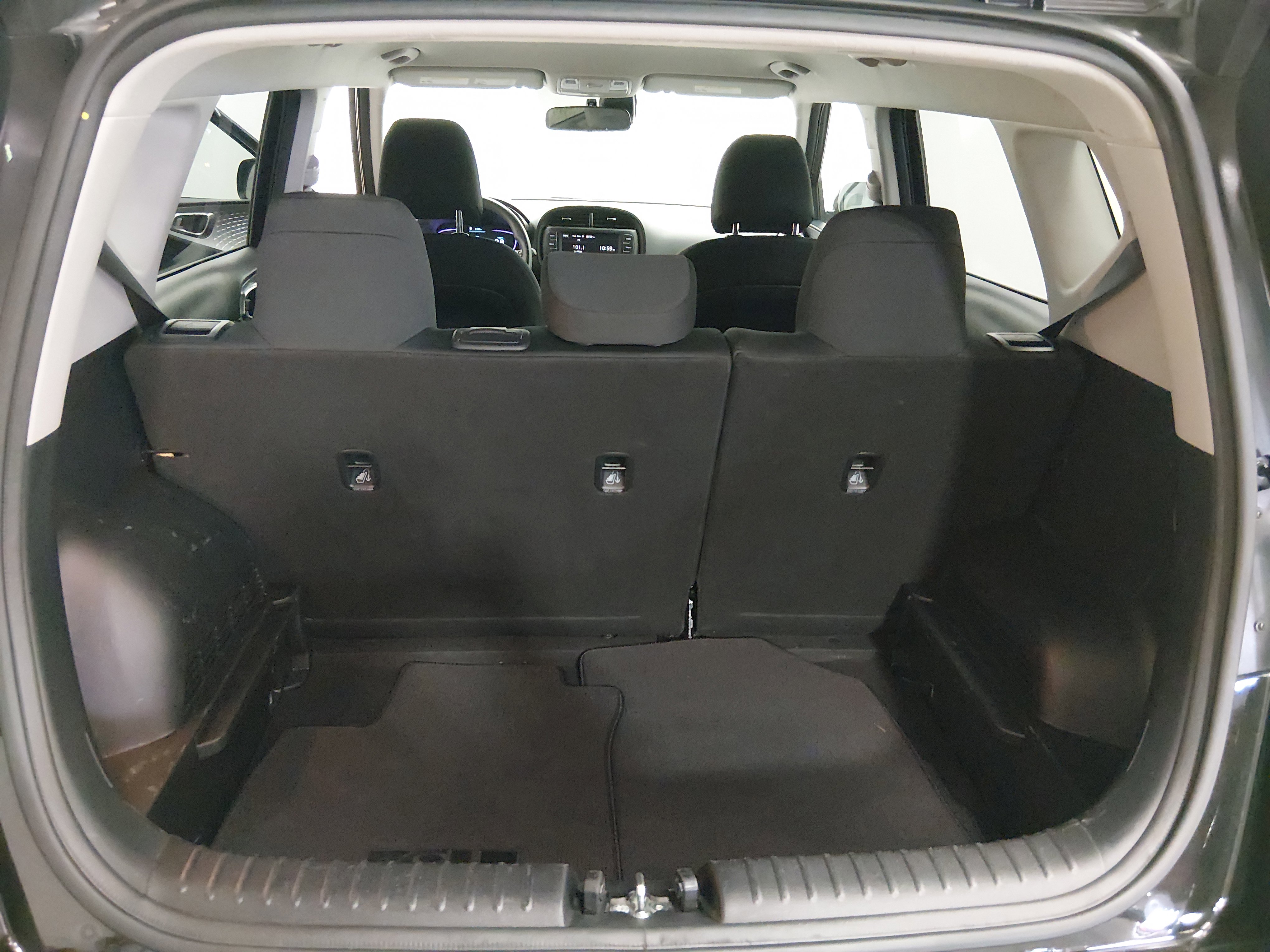 2025 Kia Soul LX - Photo 11