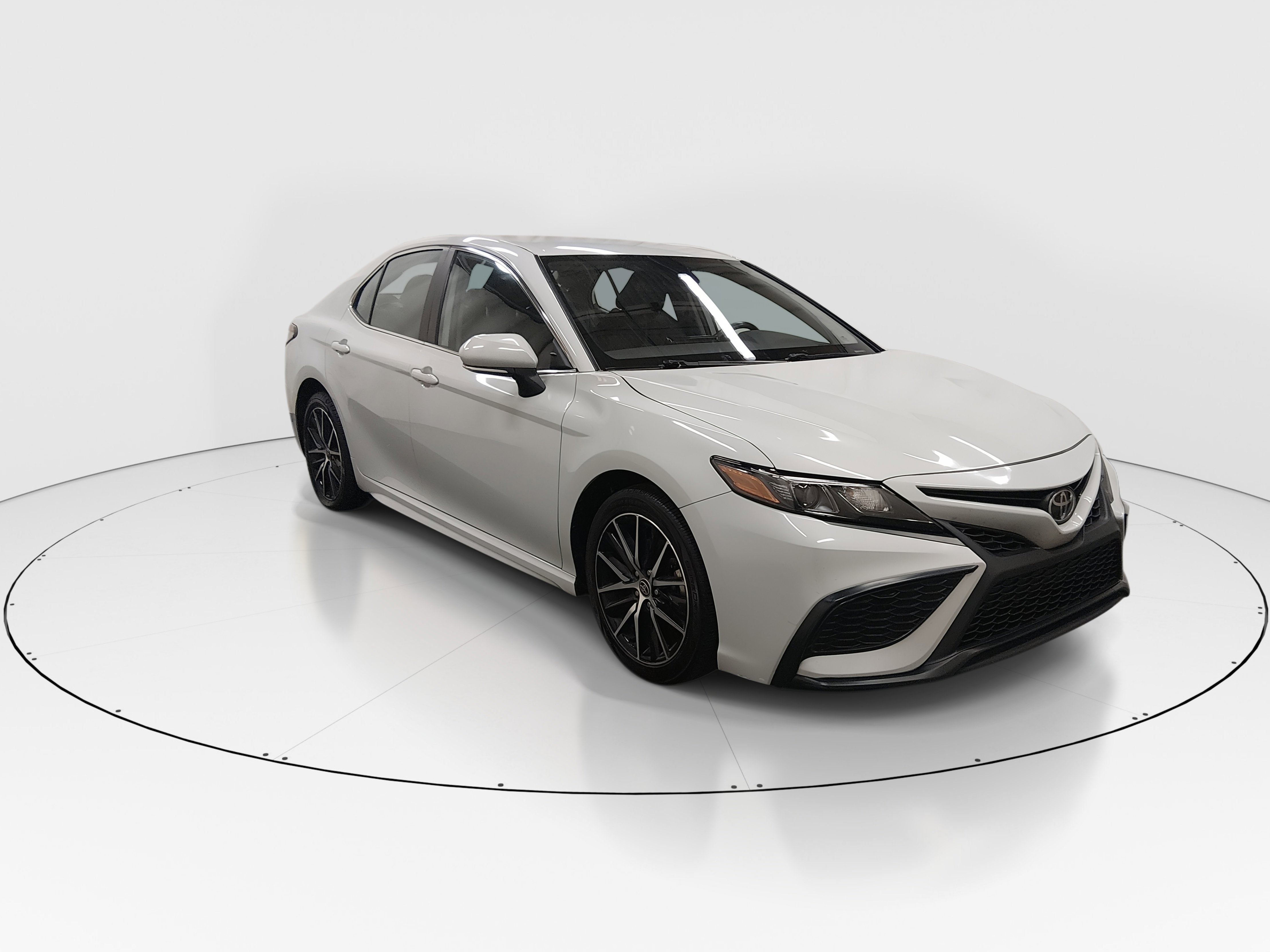 2024 Toyota Camry SE's photo