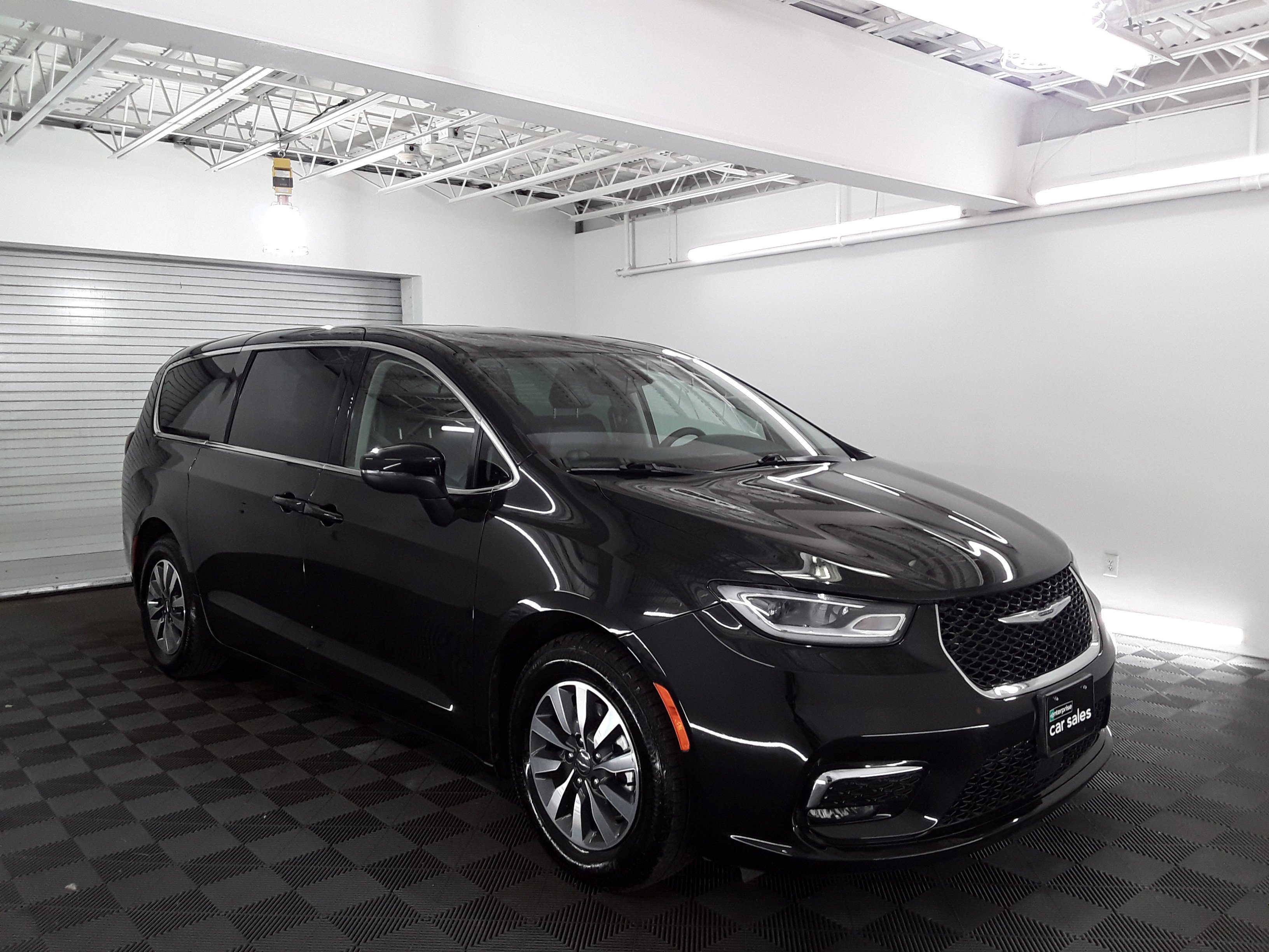 2023 Chrysler Pacifica Hybrid Touring L FWD