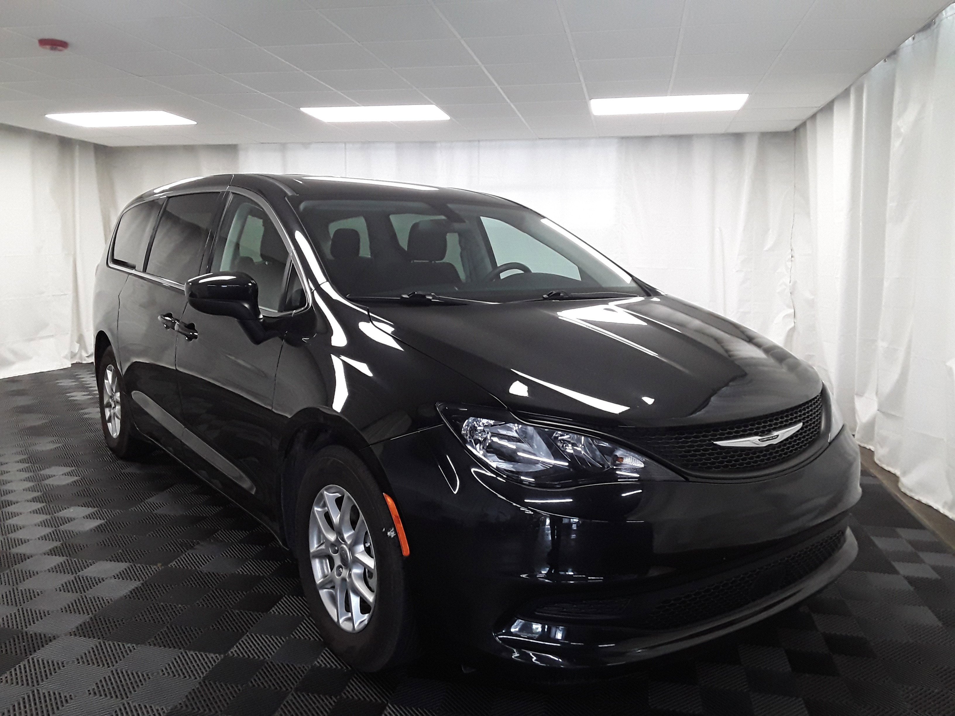 2022 Chrysler Voyager LX FWD