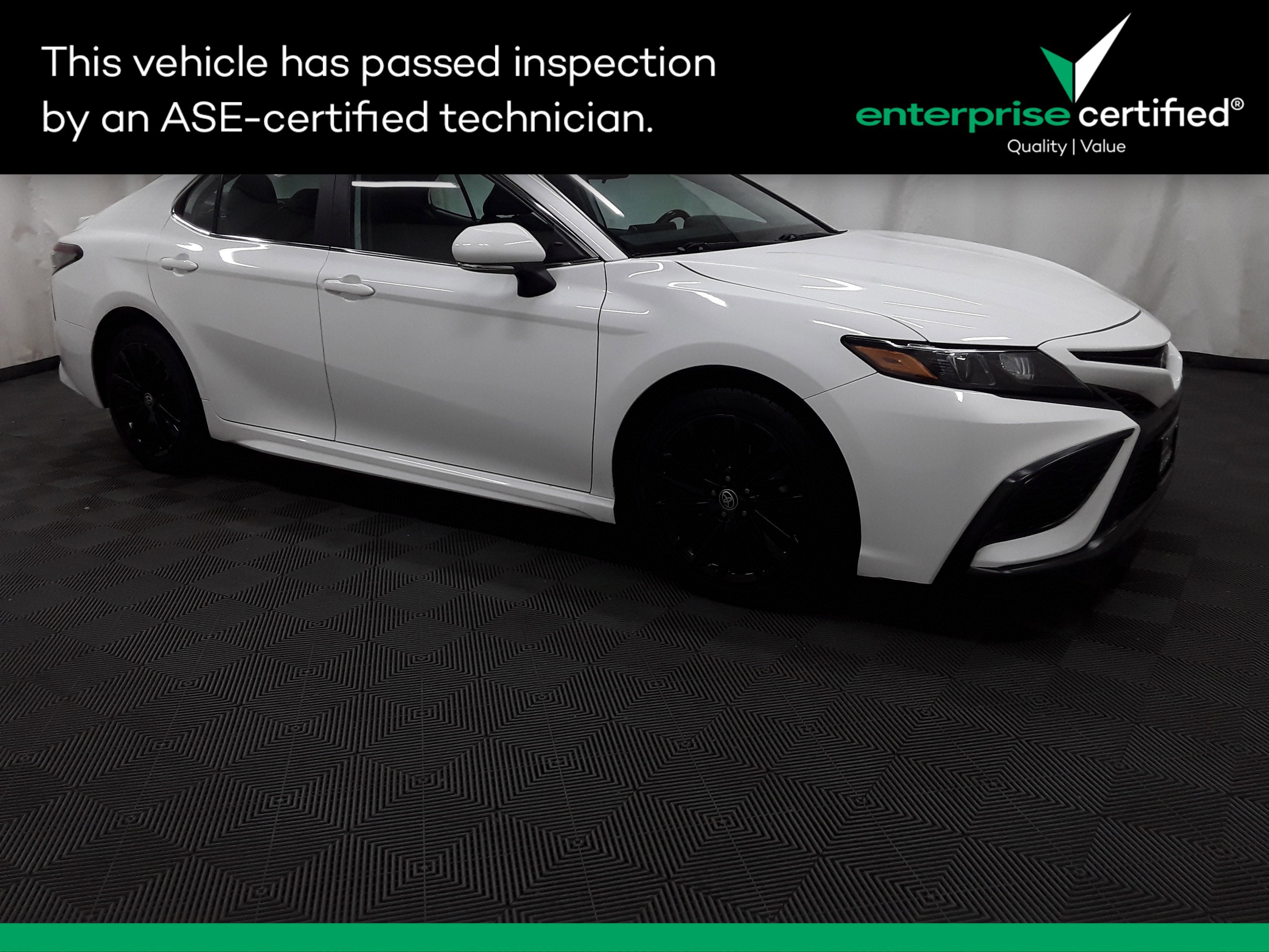 2022 Toyota Camry SE Auto