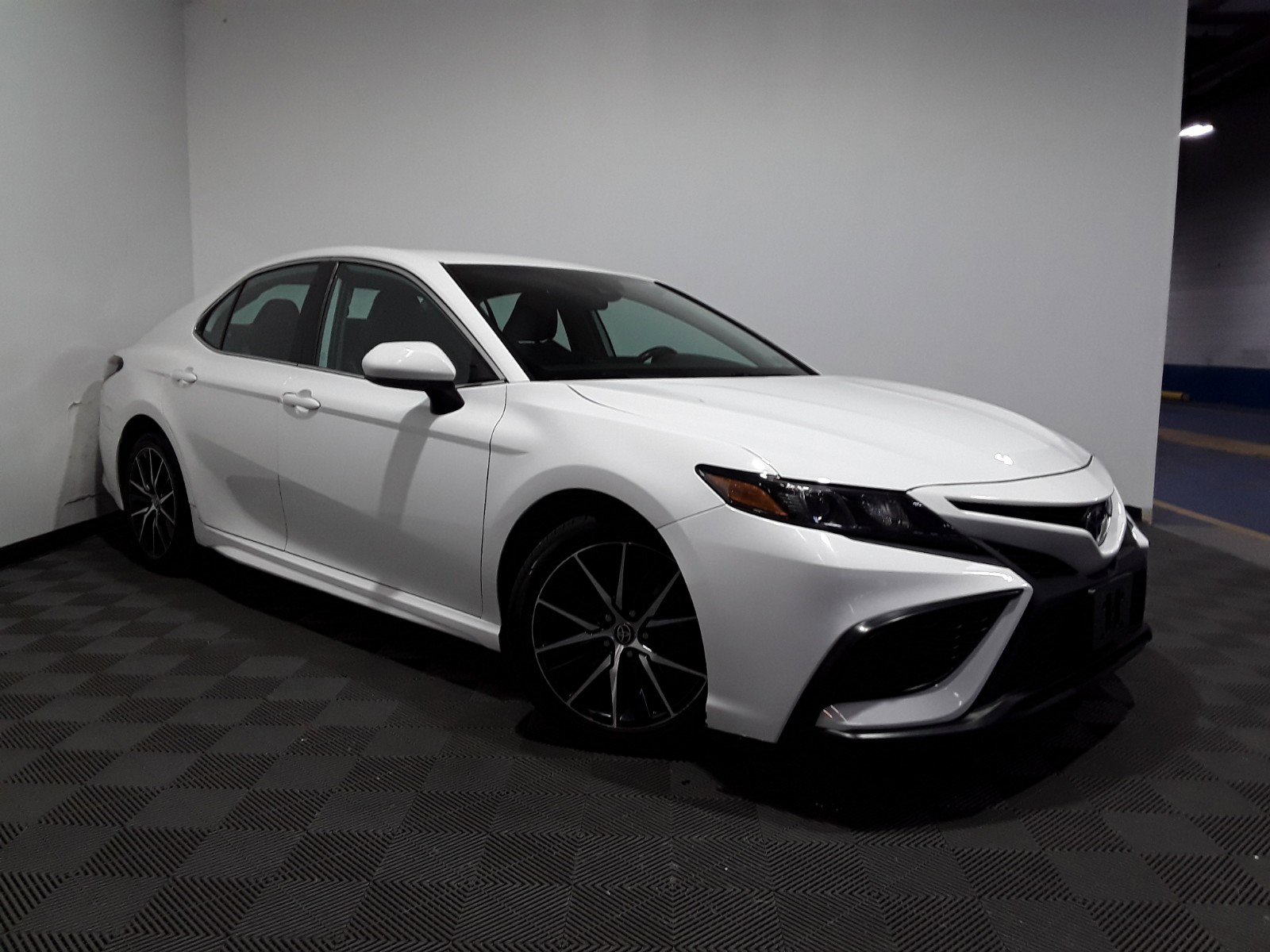 2021 Toyota Camry SE Auto