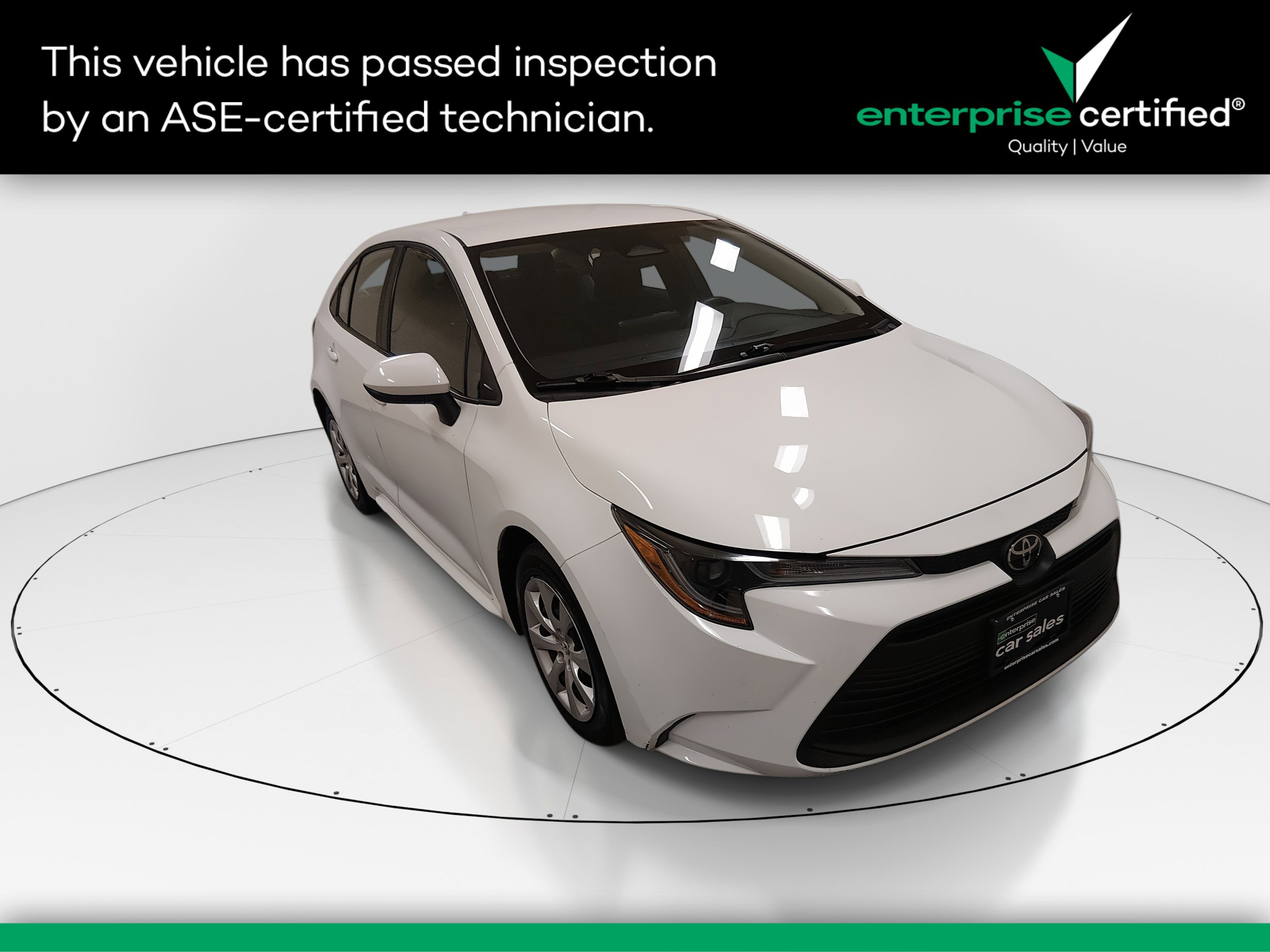 2024 Toyota Corolla LE's photo