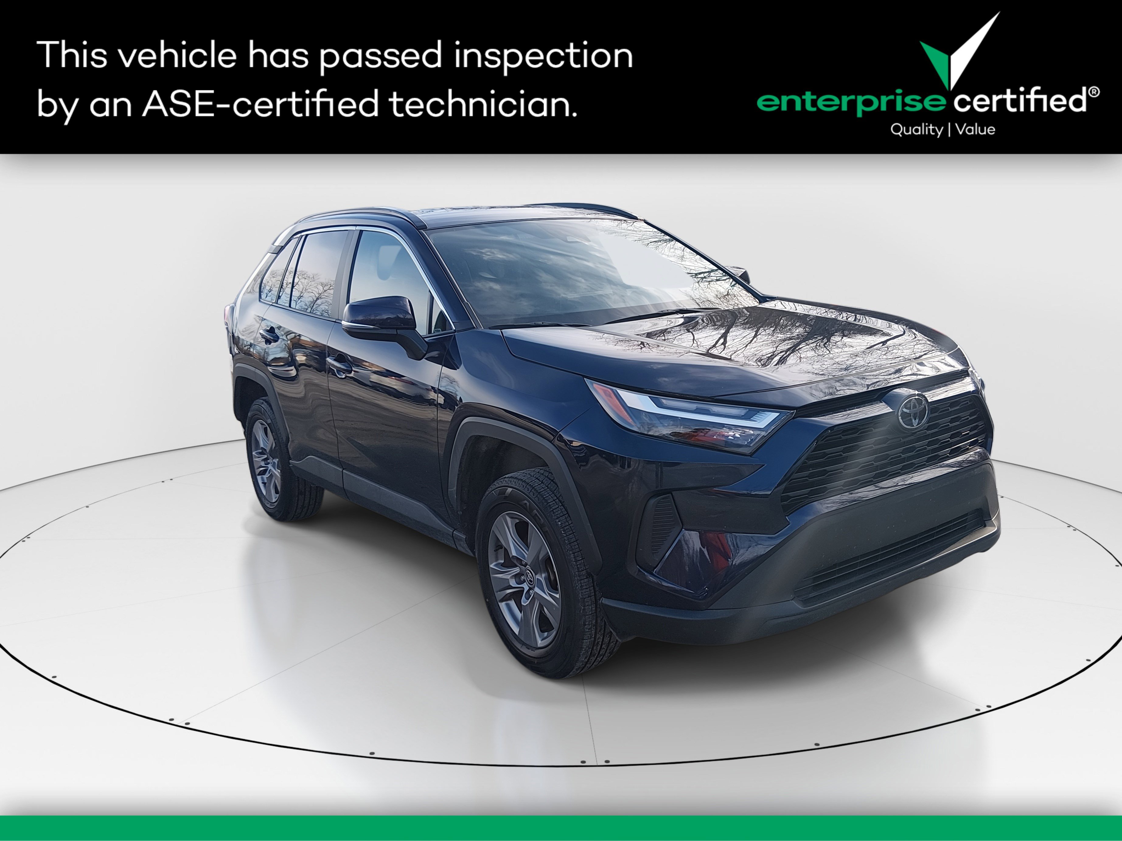 2024 Toyota RAV4 XLE's photo