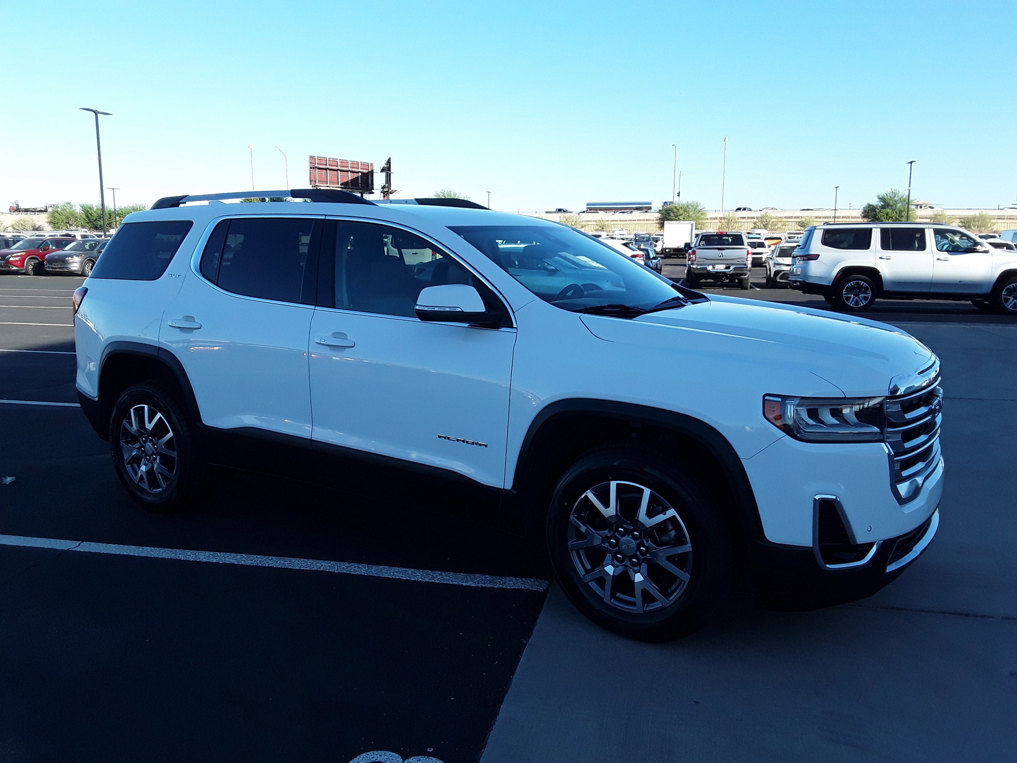 2023 GMC Acadia SLT