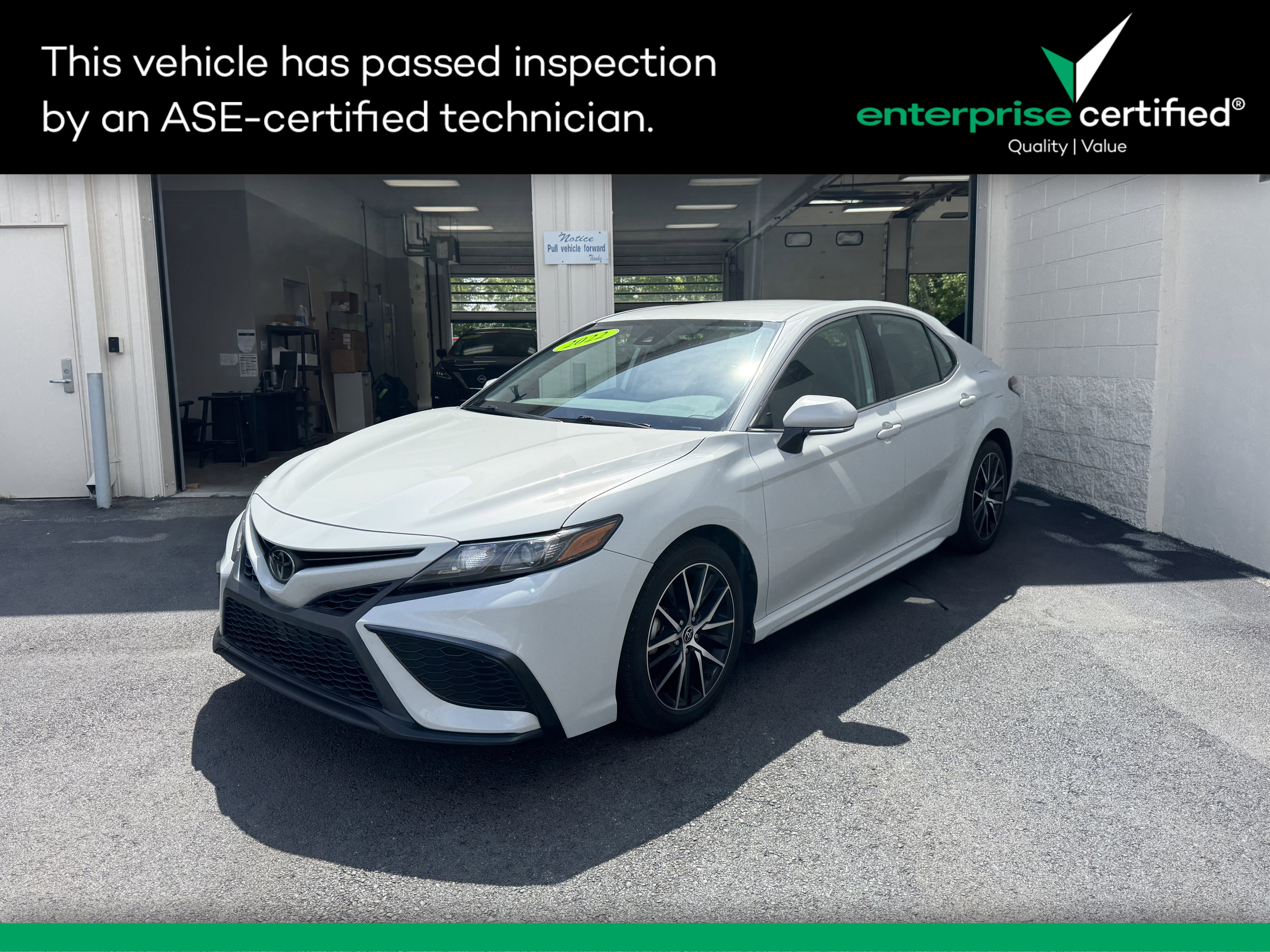 2022 Toyota Camry SE Auto