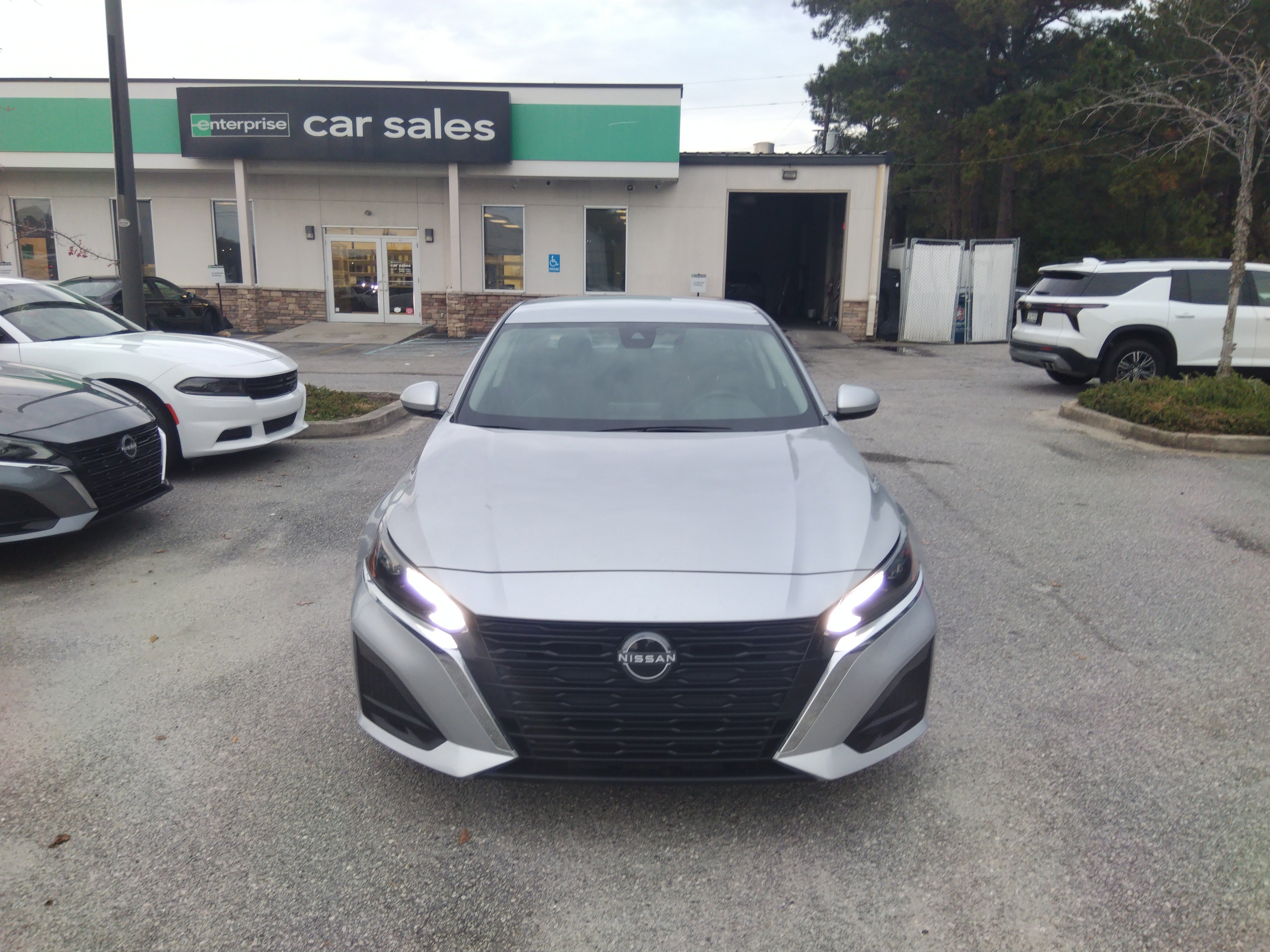 Image of Used 2023 Nissan Altima 2.5 SV Sedan