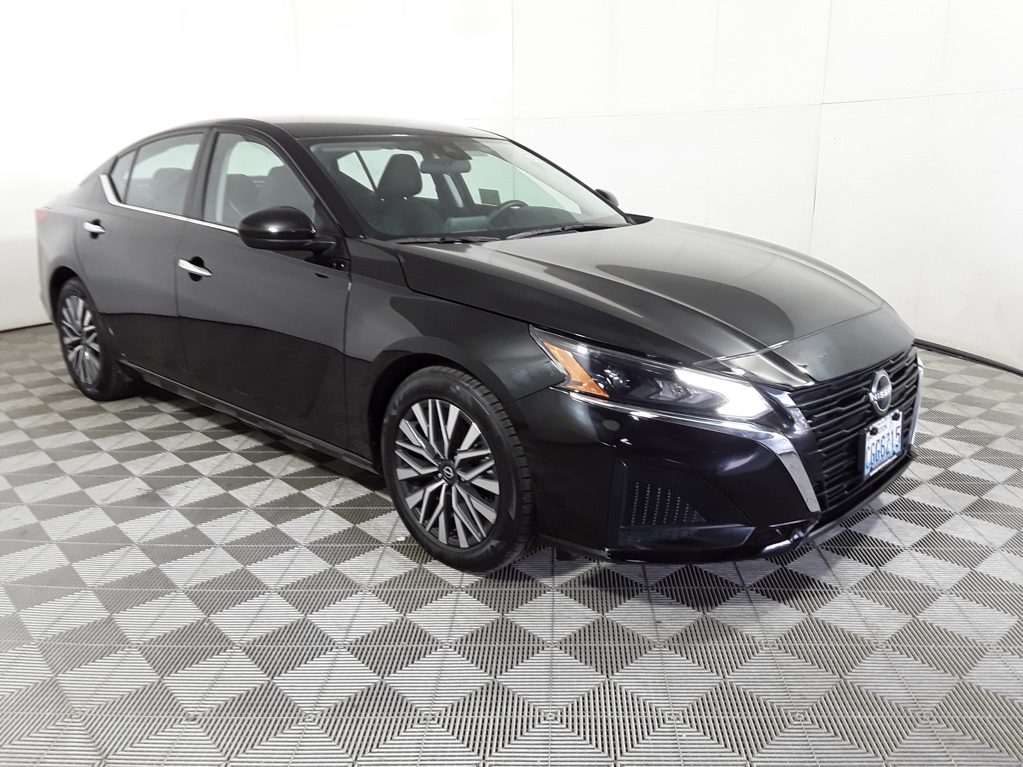 2023 Nissan Altima 2.5 SV Sedan