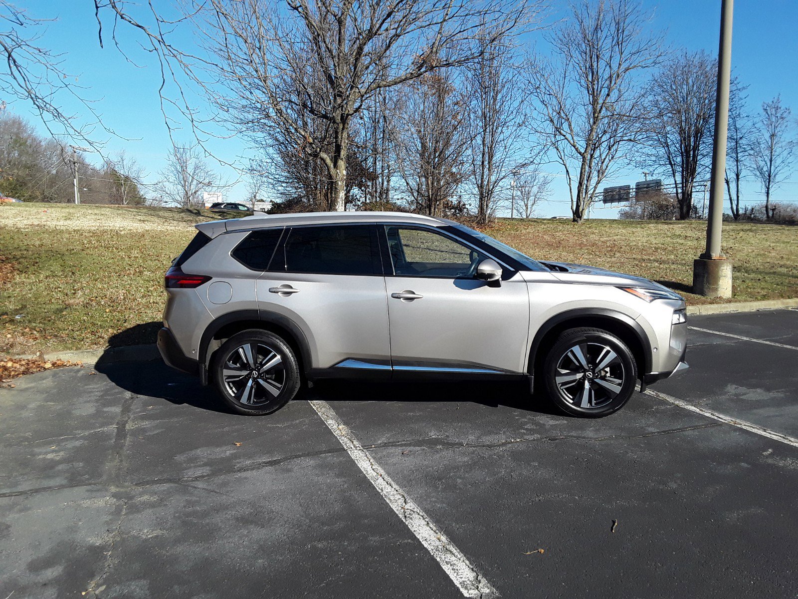 2022 Nissan Rogue Platinum photo 2