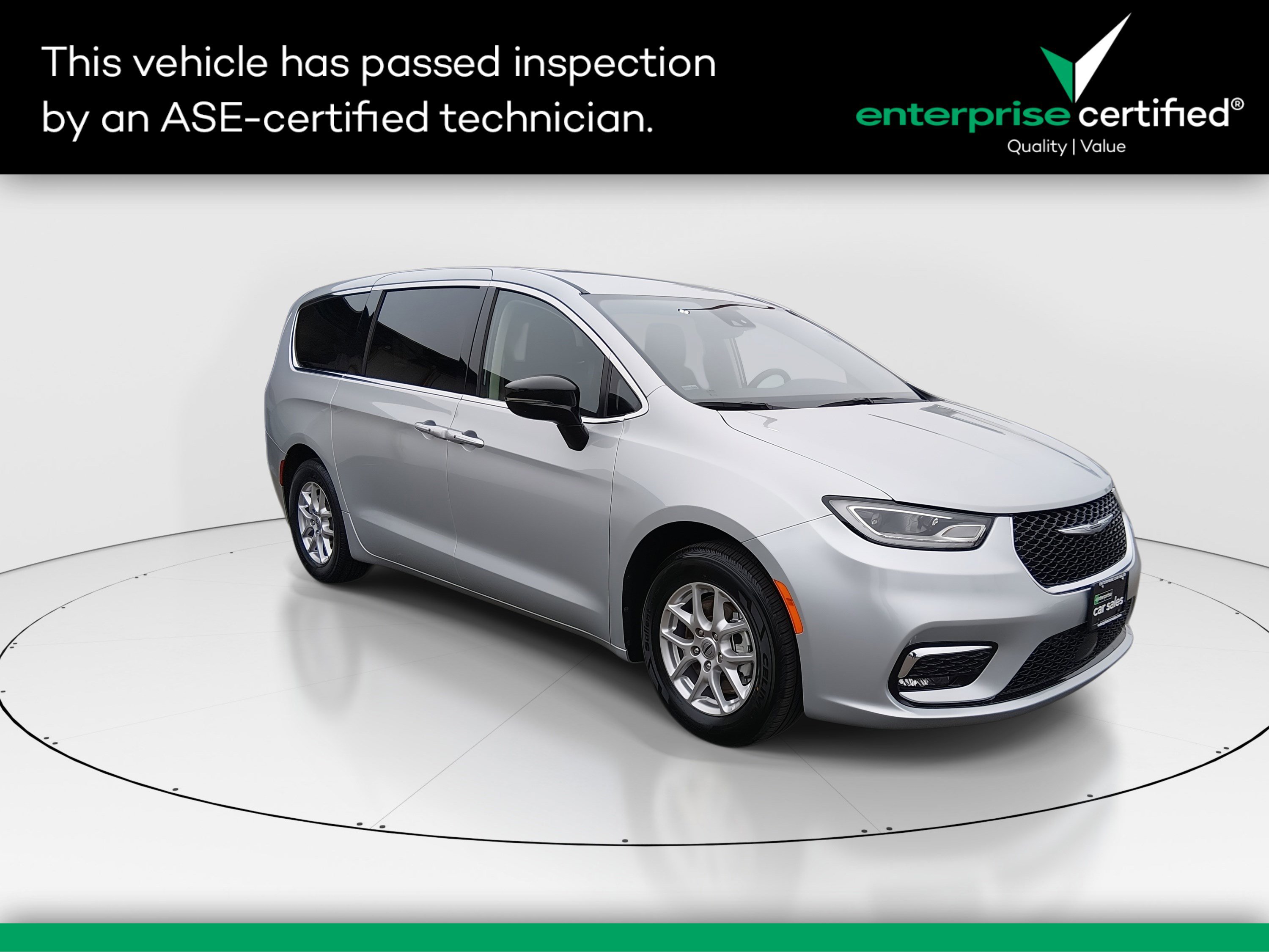 2024 Chrysler Pacifica Touring L's photo