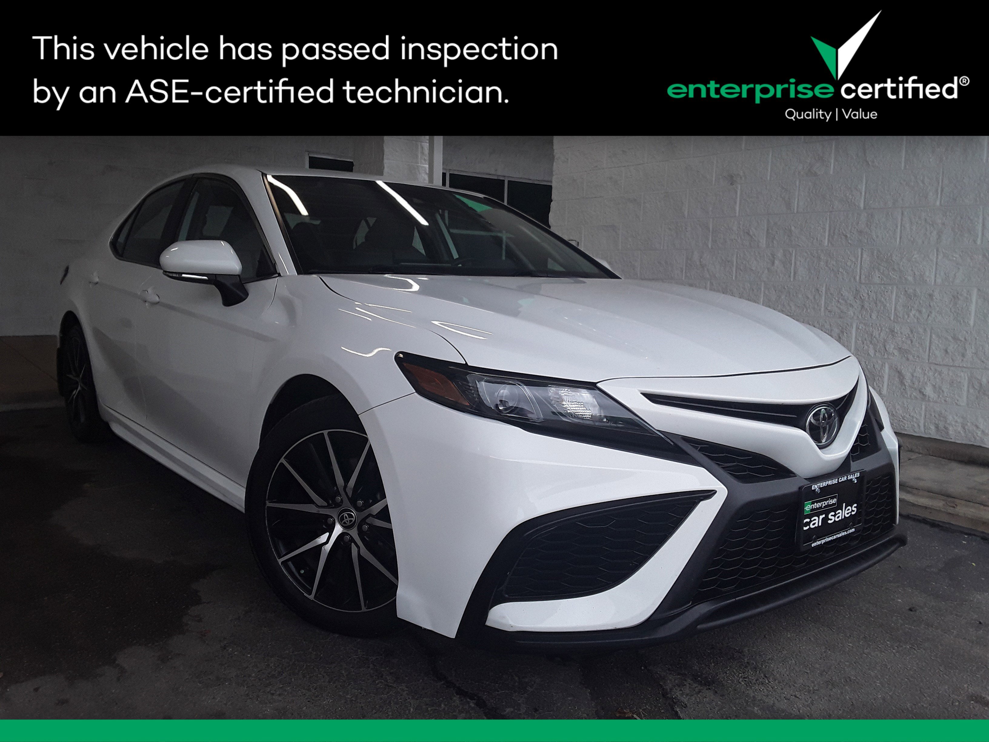 2023 Toyota Camry SE's photo