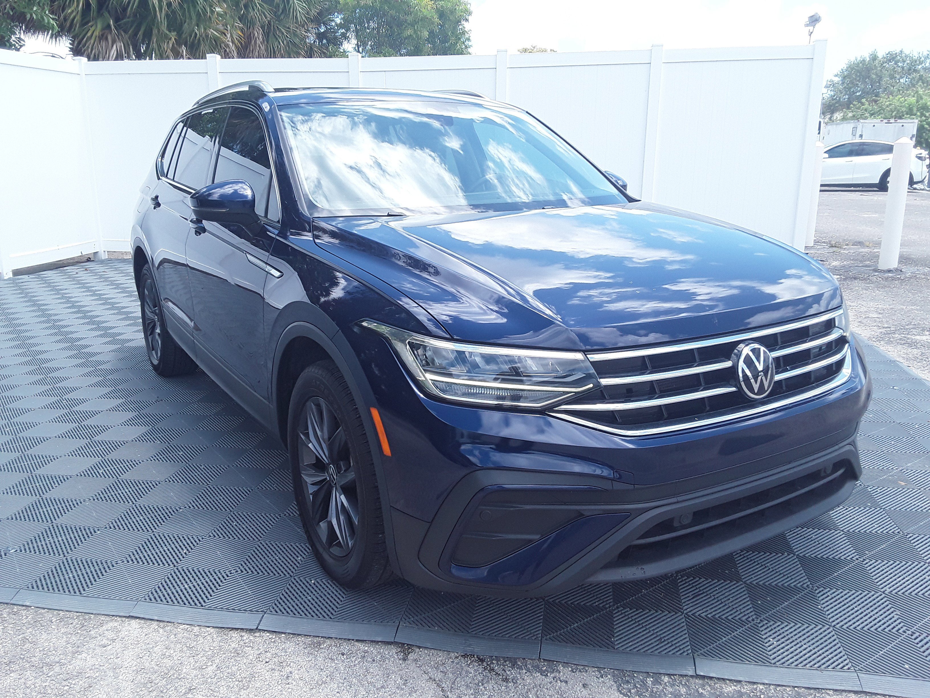 2023 Volkswagen Tiguan 2.0T SE FWD