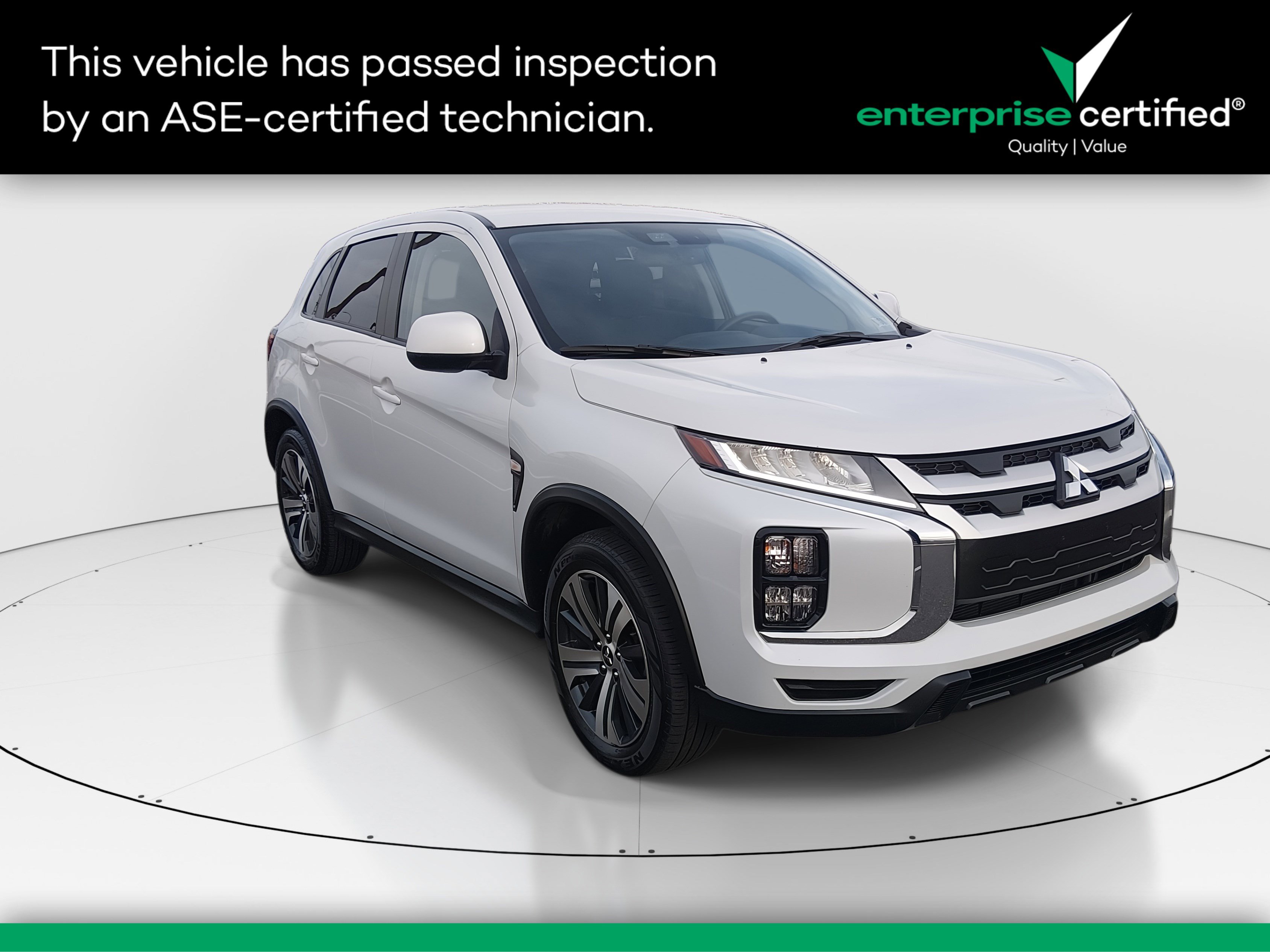 2024 Mitsubishi Outlander ES's photo