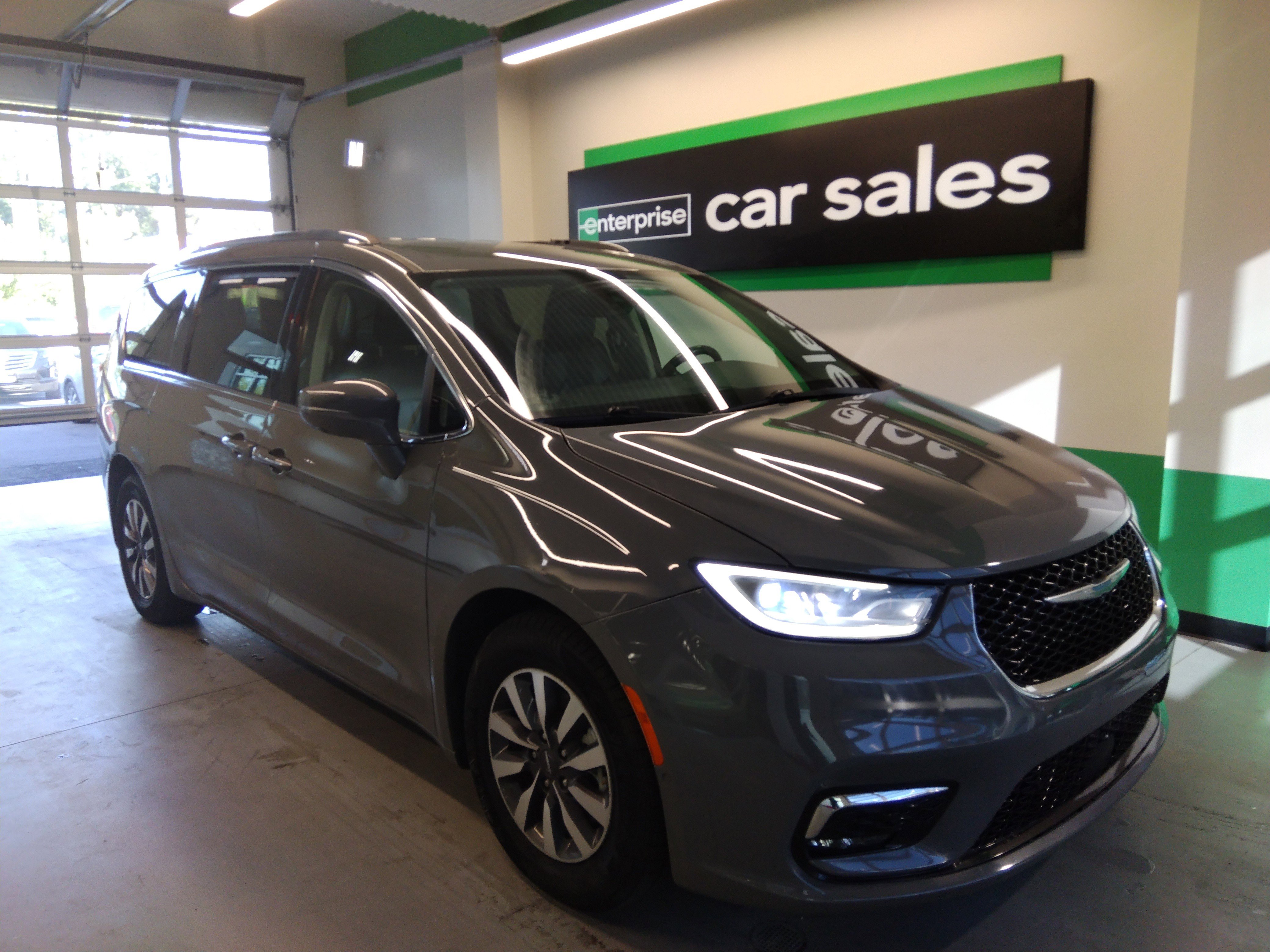 Used 2021 Chrysler Pacifica Hybrid Touring L FWD