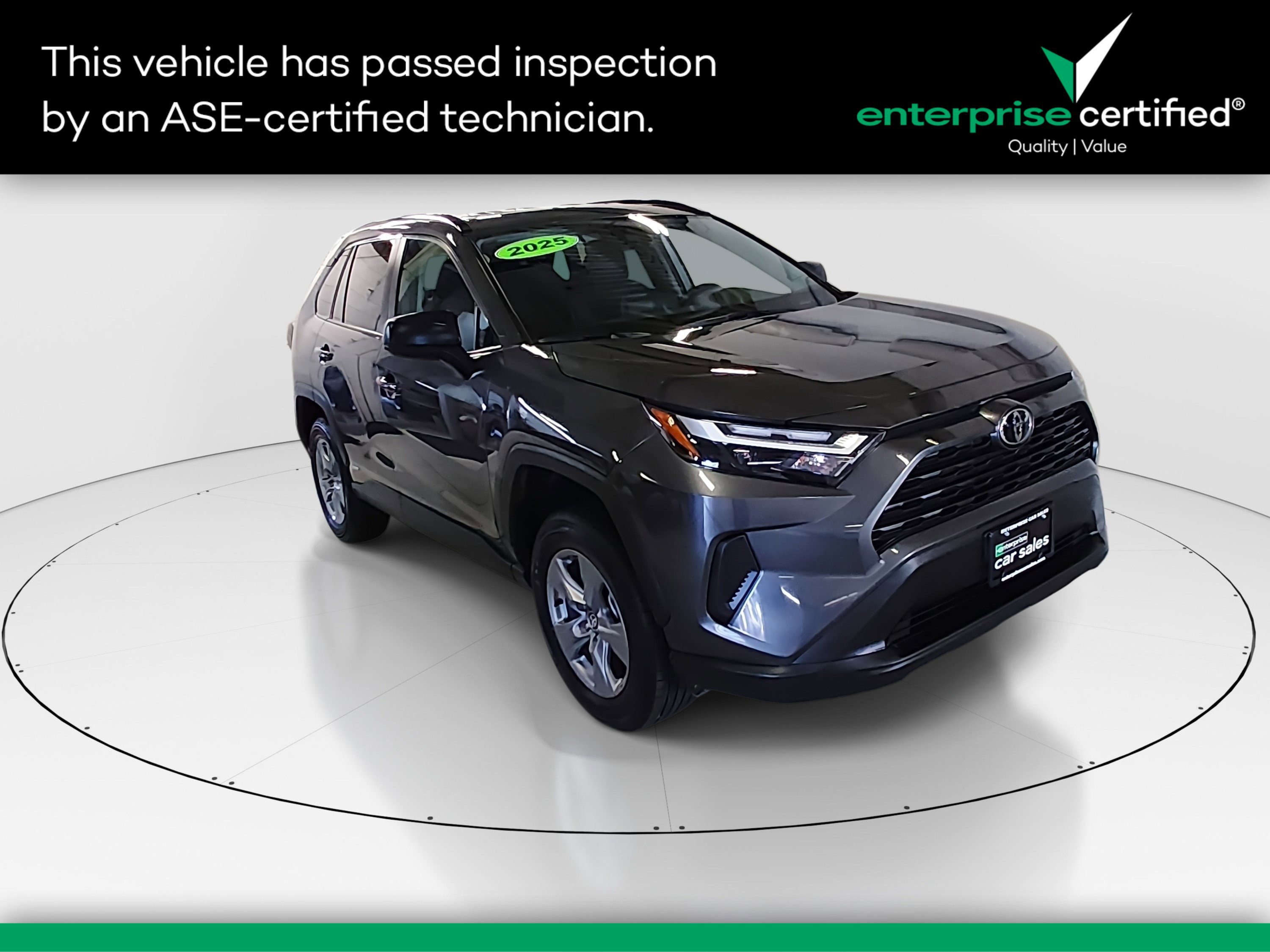 2025 Toyota RAV4 LE's photo