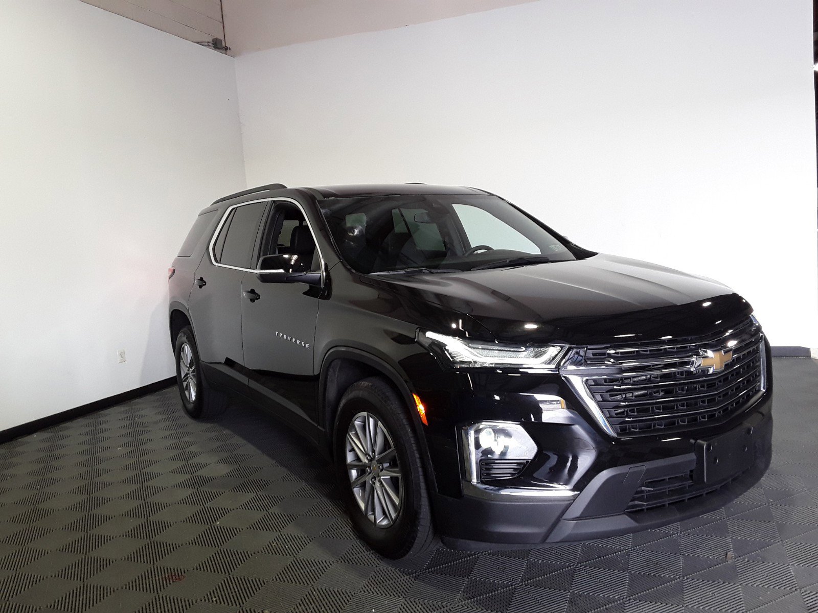 2023 Chevrolet Traverse LT Leather AWD 4dr