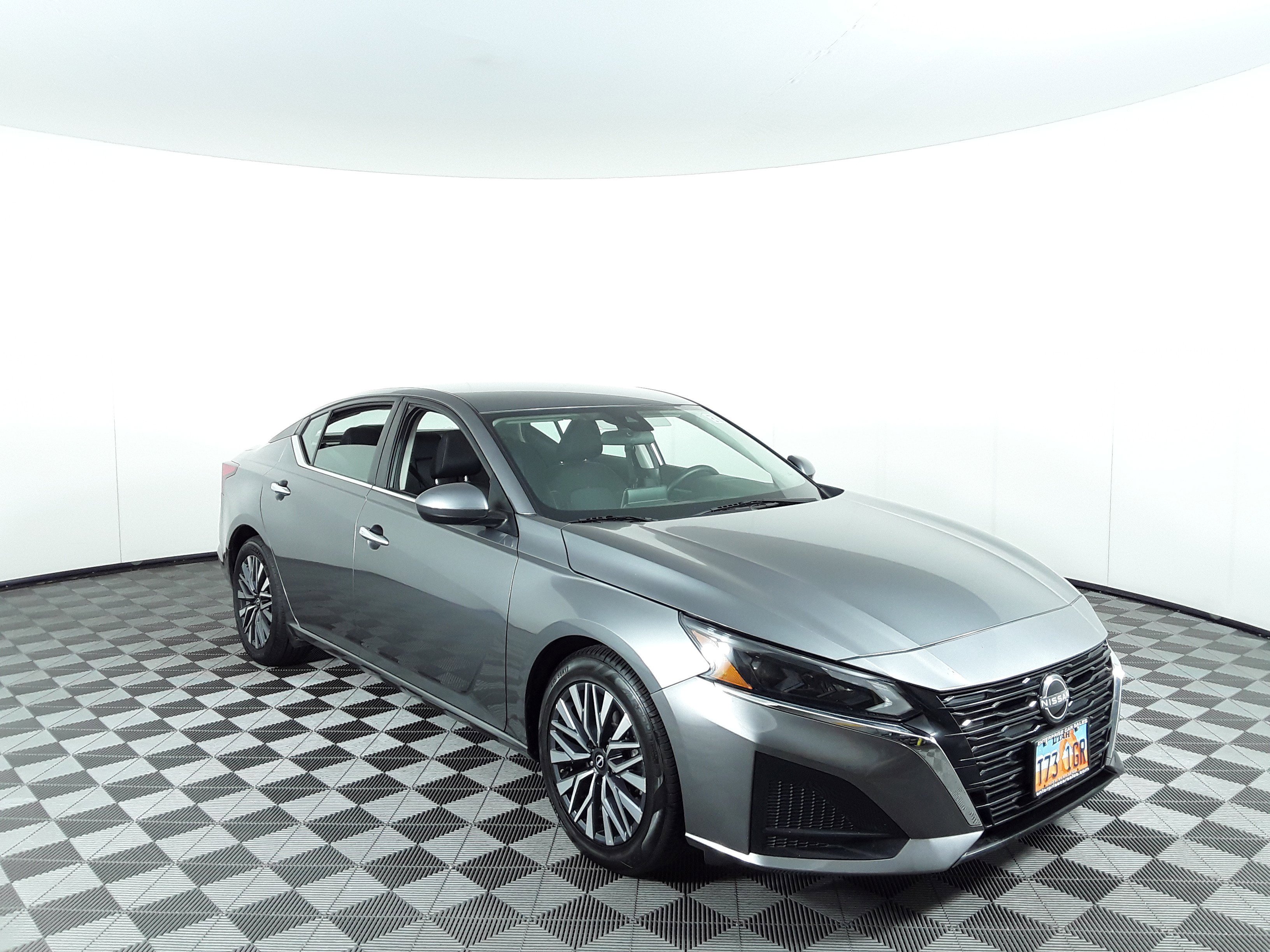 Used 2023 Nissan Altima 2.5 SV Sedan