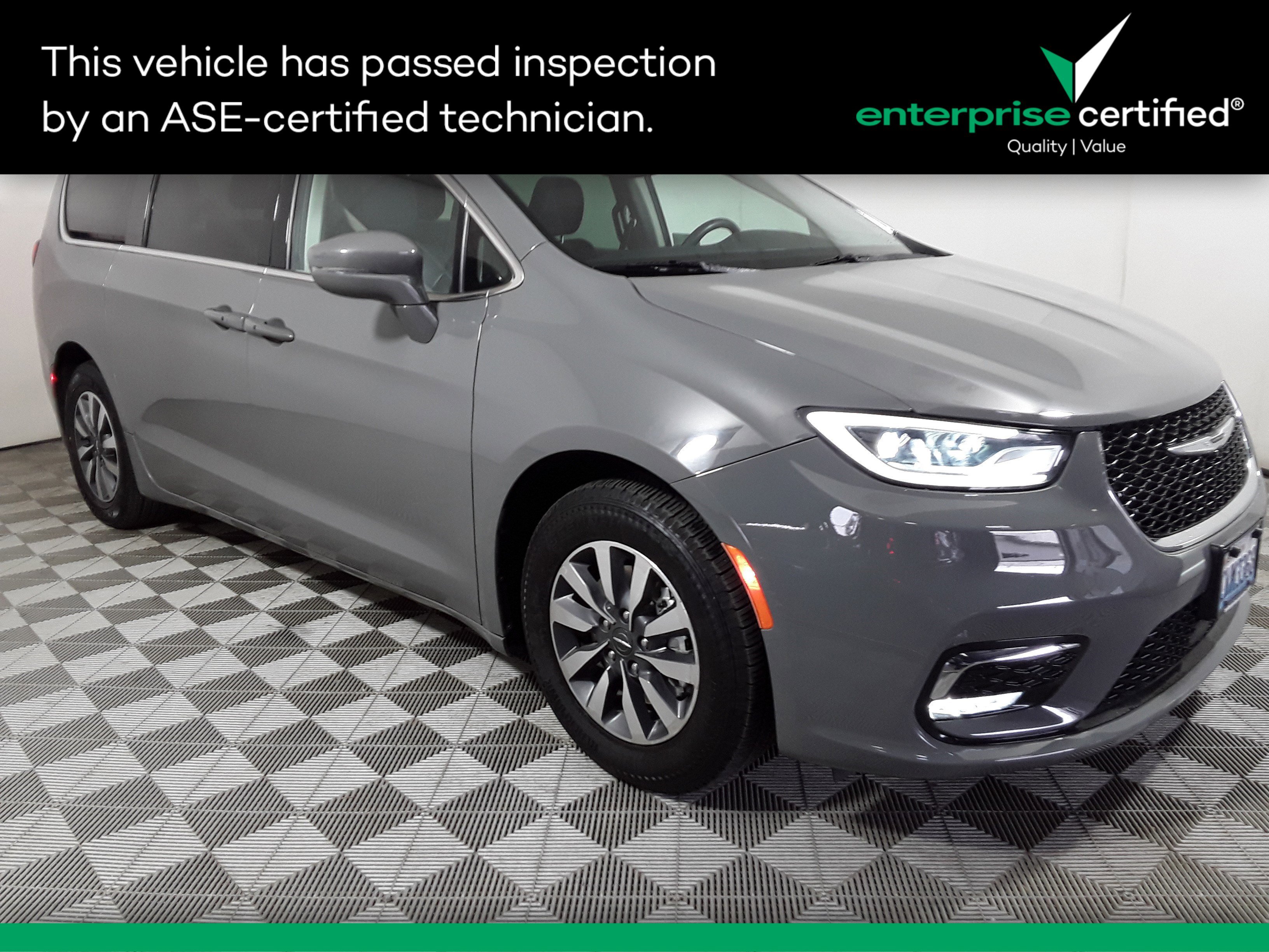 2022 Chrysler Pacifica Hybrid Touring L FWD