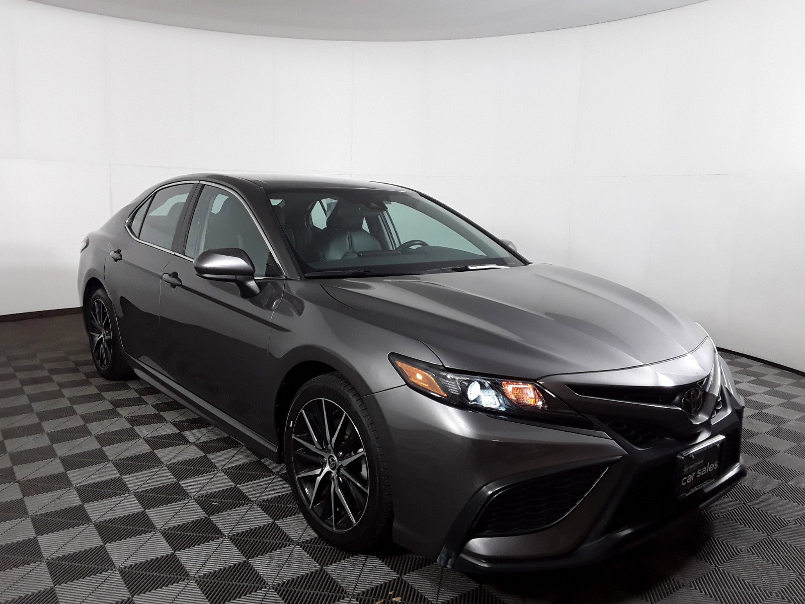 2021 Toyota Camry SE Auto