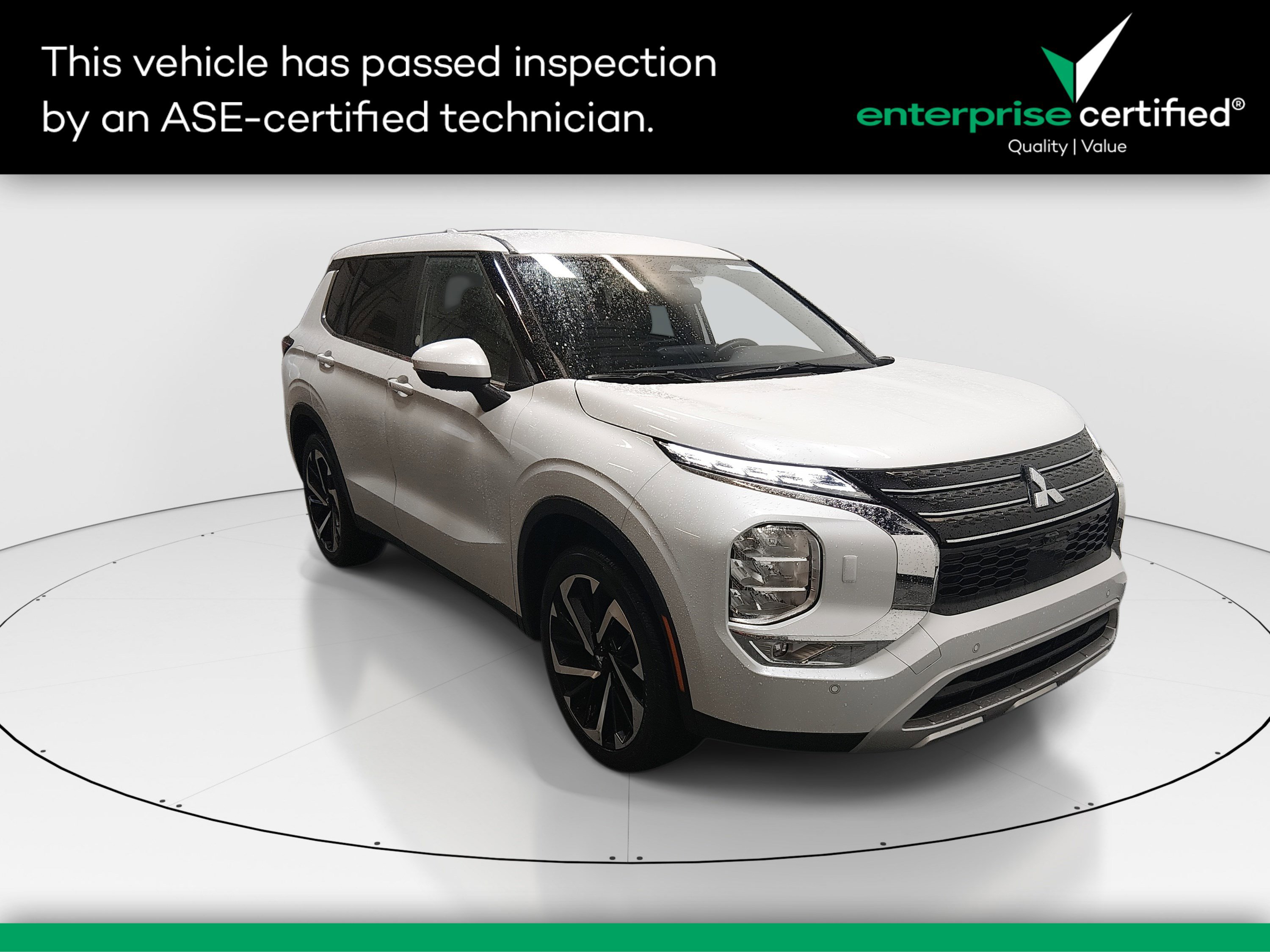 2024 Mitsubishi Outlander SE's photo