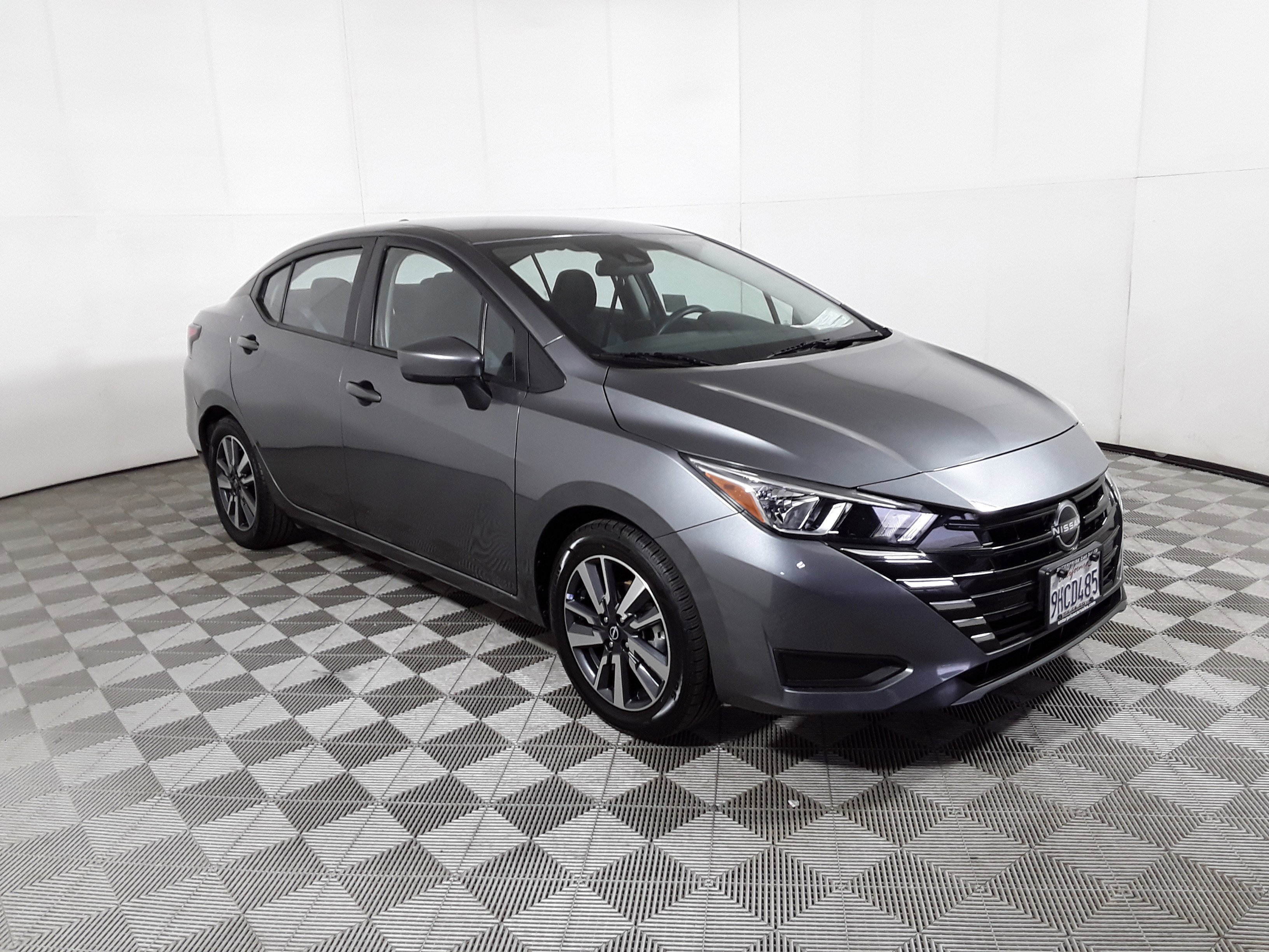 2023 Nissan Versa SV CVT