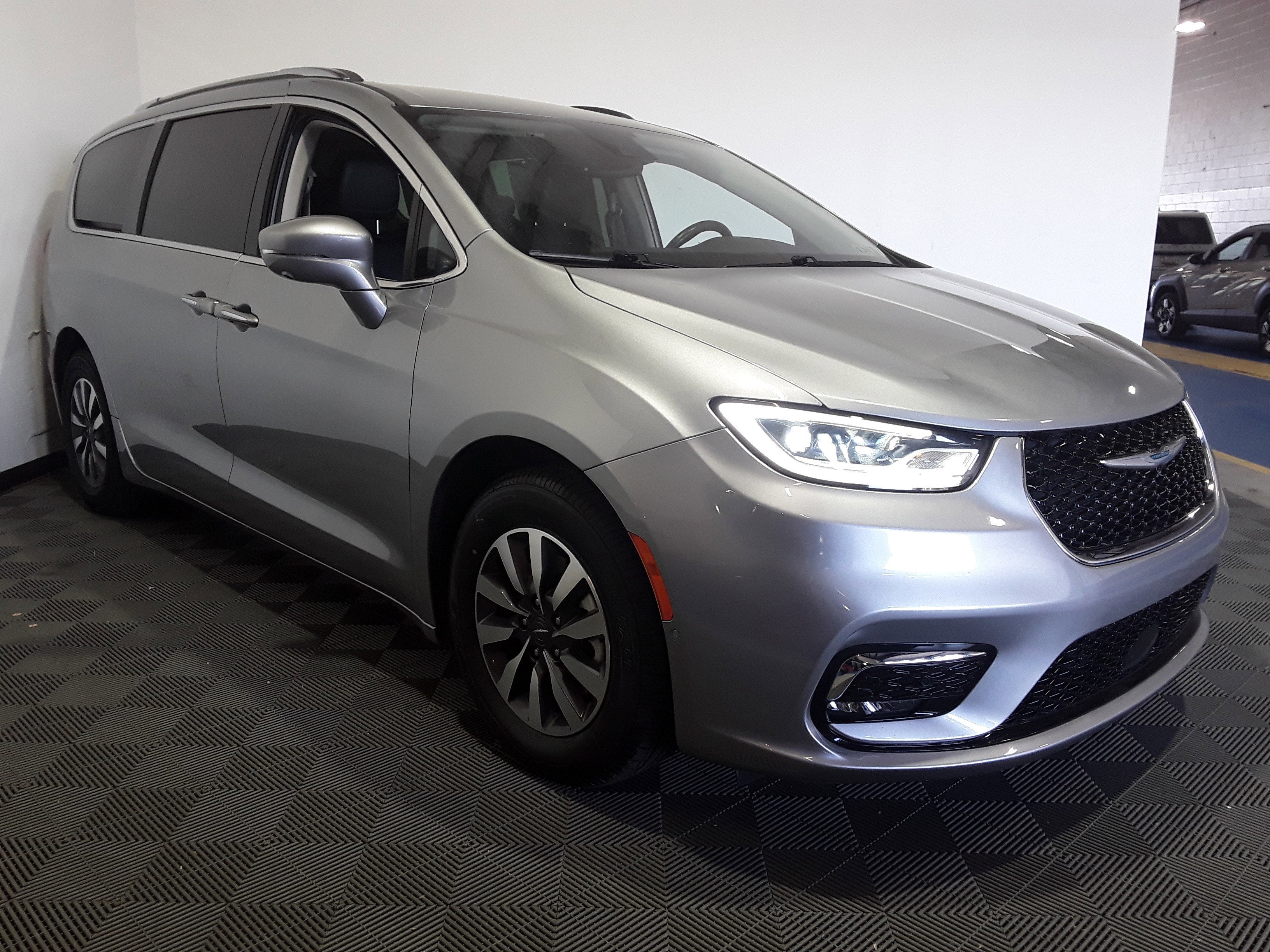 2021 Chrysler Pacifica Hybrid Touring L FWD