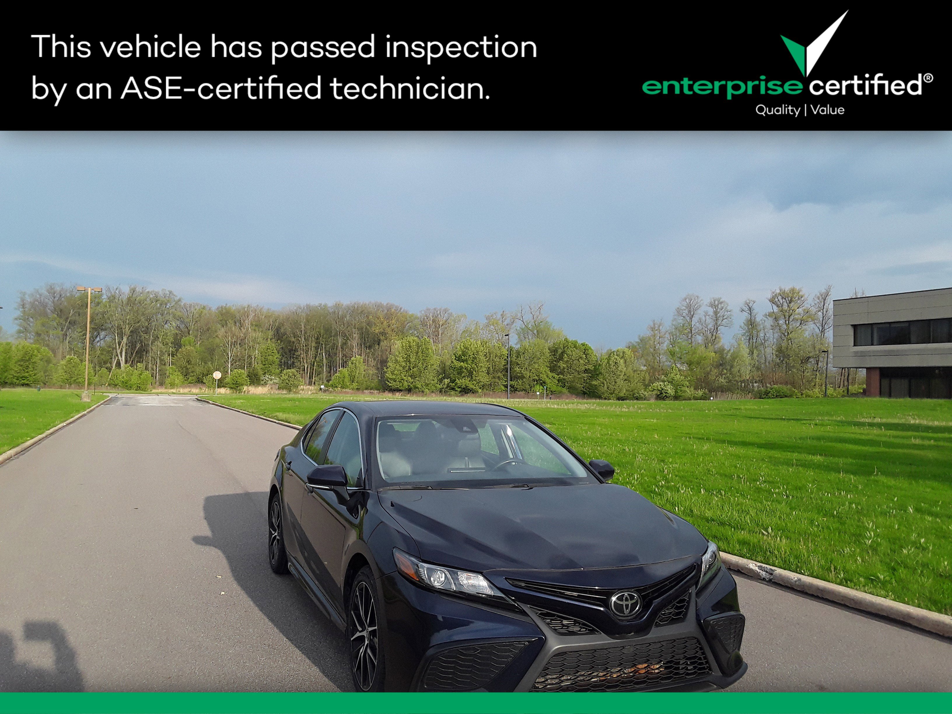 2022 Toyota Camry SE Auto