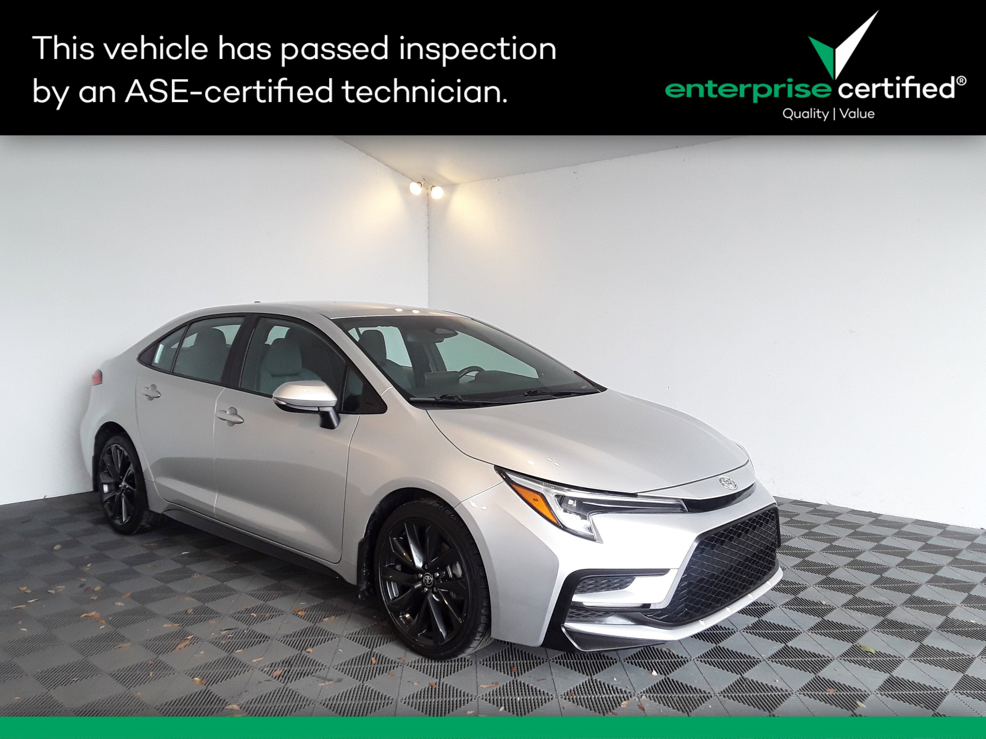 2023 Toyota Corolla SE's photo