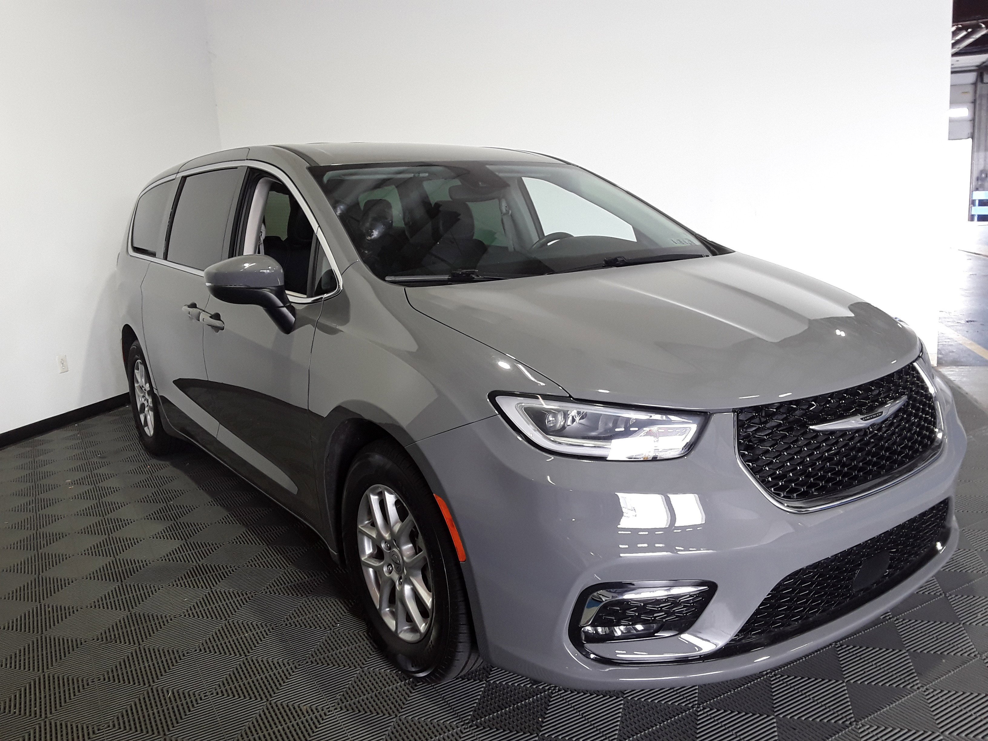 2023 Chrysler Pacifica Touring L FWD