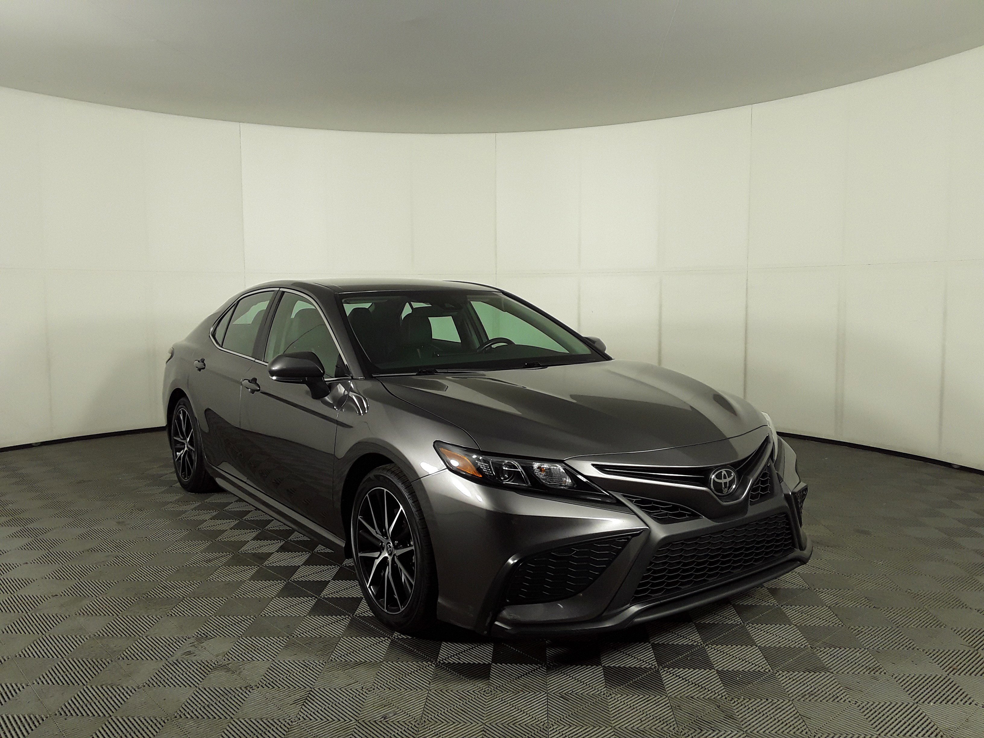 2023 Toyota Camry SE Auto