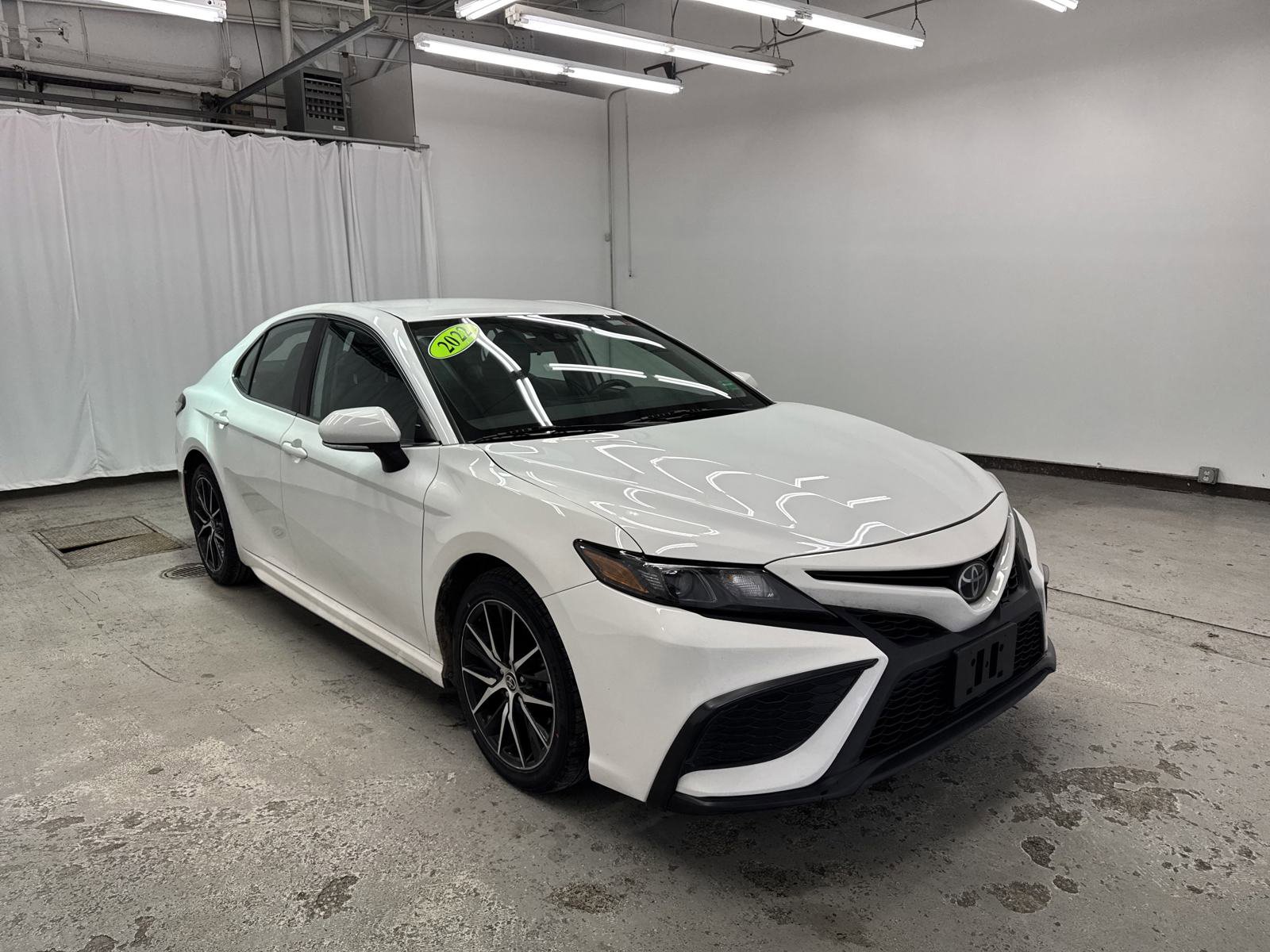 2022 Toyota Camry SE Auto