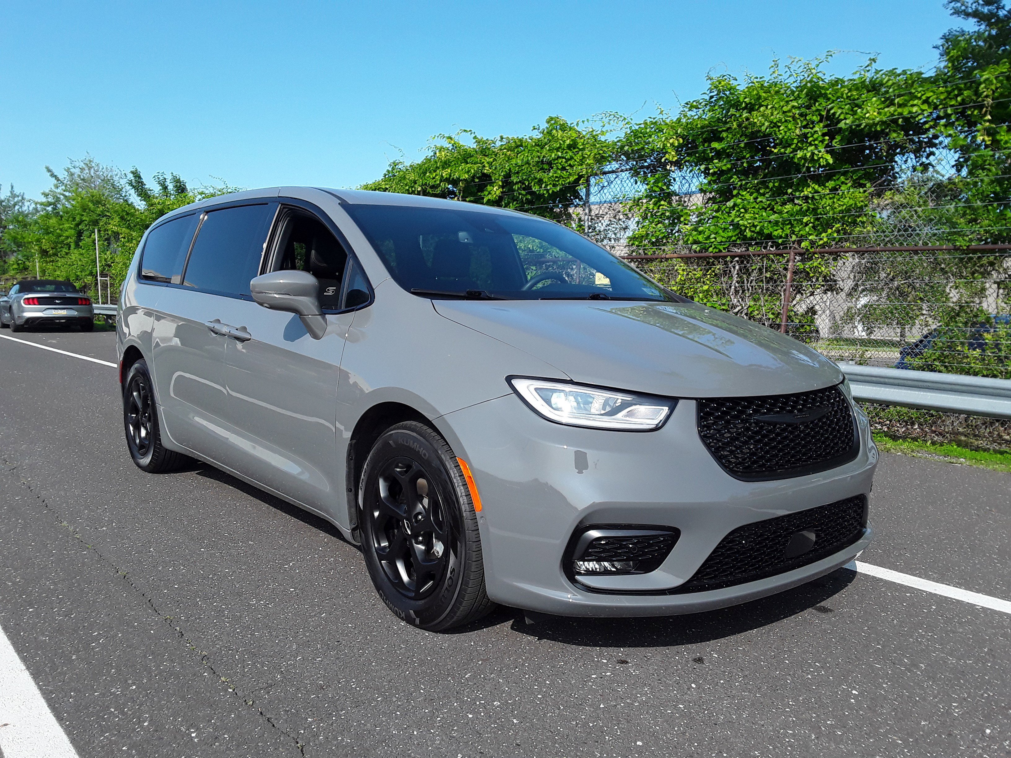2022 Chrysler Pacifica Hybrid Touring L FWD