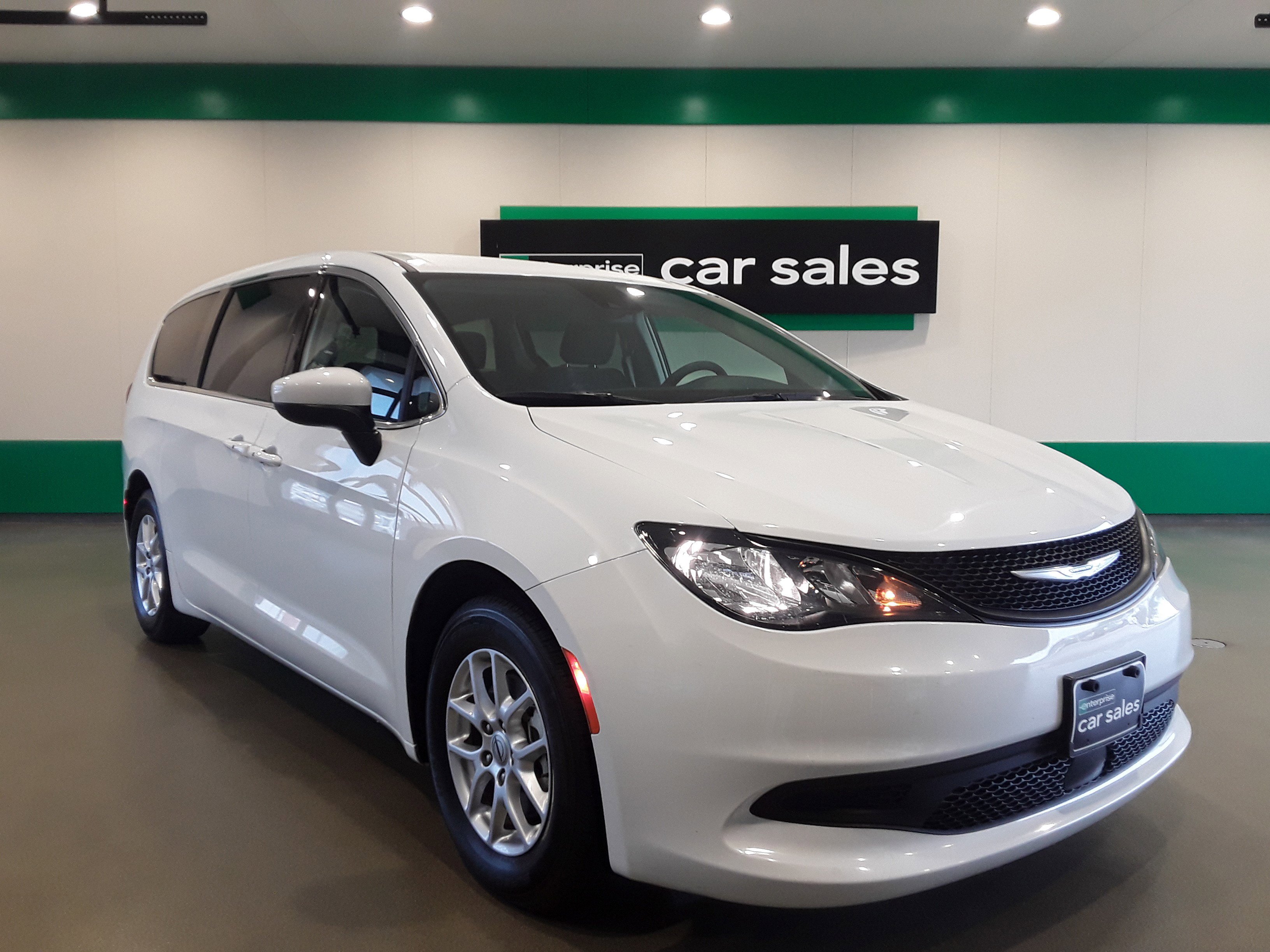 2023 Chrysler Voyager LX FWD