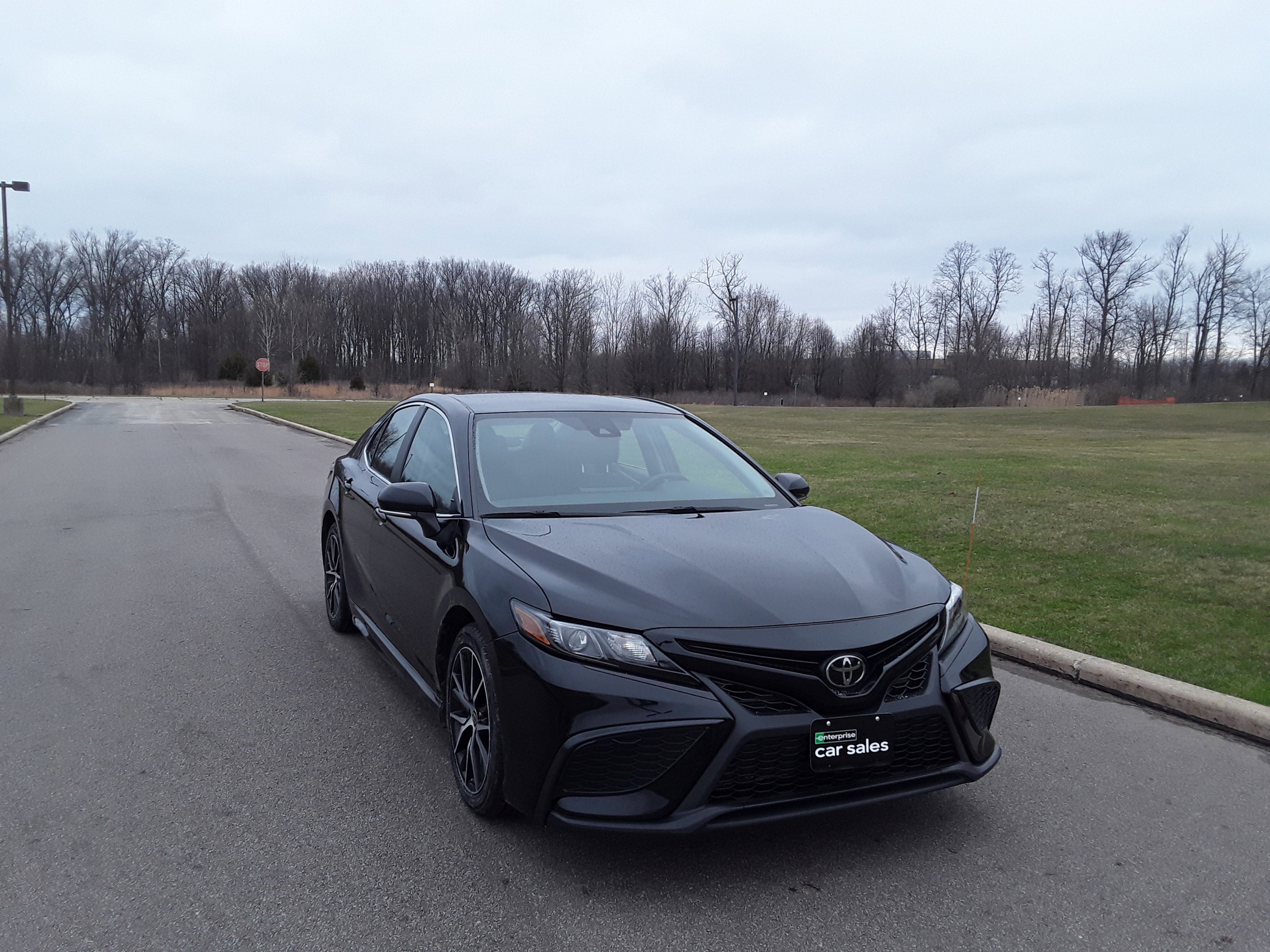 2022 Toyota Camry SE Auto